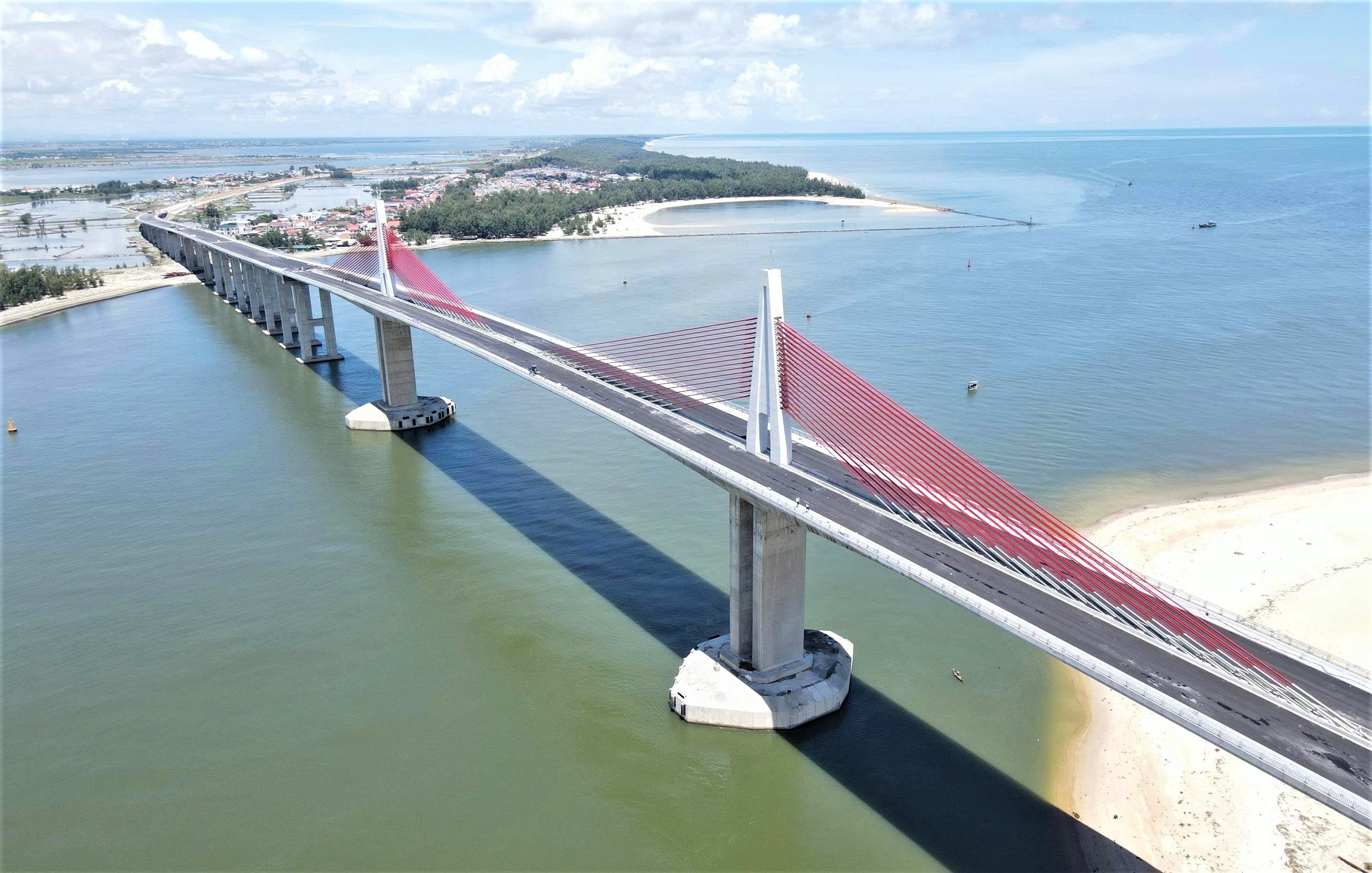 Huế: Cầu vượt biển Thuận An trễ hẹn th&ocirc;ng xe do vướng hơn 1km mặt bằng- Ảnh 2.