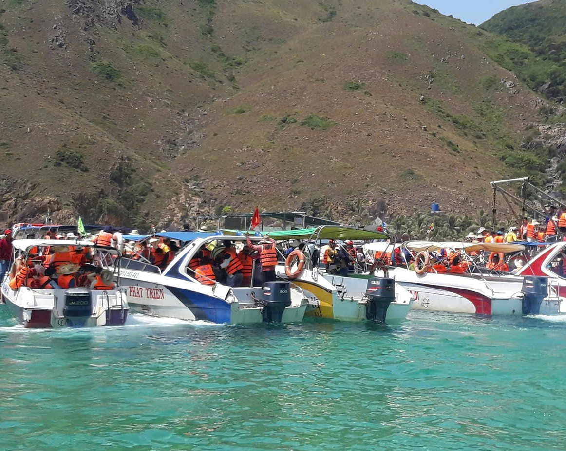 Gia Lai siết chặt an to&agrave;n du lịch đường thủy, kiểm tra nghi&ecirc;m phương tiện chở kh&aacute;ch- Ảnh 2.