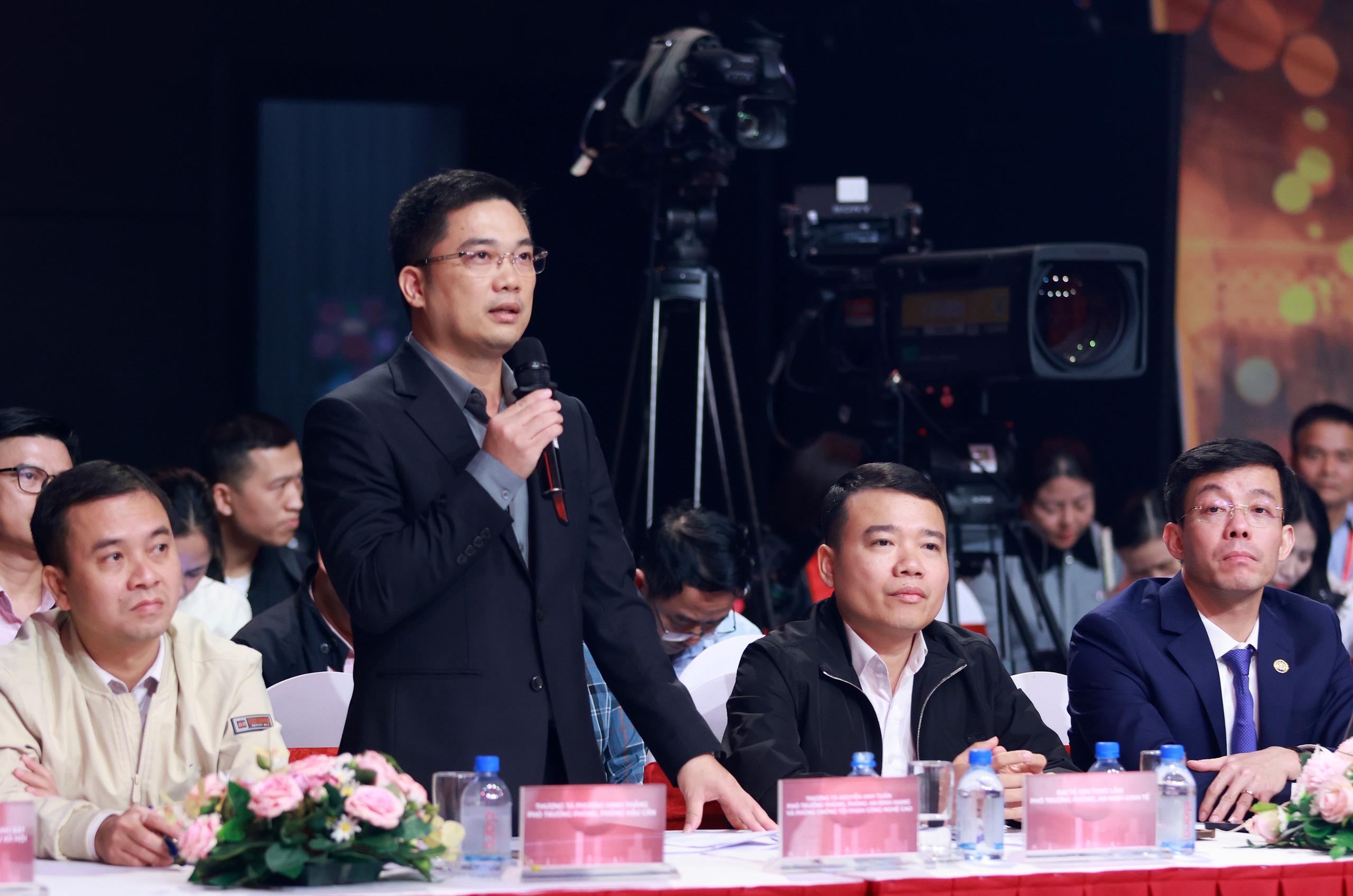 C&ocirc;ng an H&agrave; Nội giải đ&aacute;p về x&aacute;c nhận thu nhập v&agrave; cảnh b&aacute;o &ldquo;suất ngoại giao&rdquo; nh&agrave; ở x&atilde; hội- Ảnh 1.