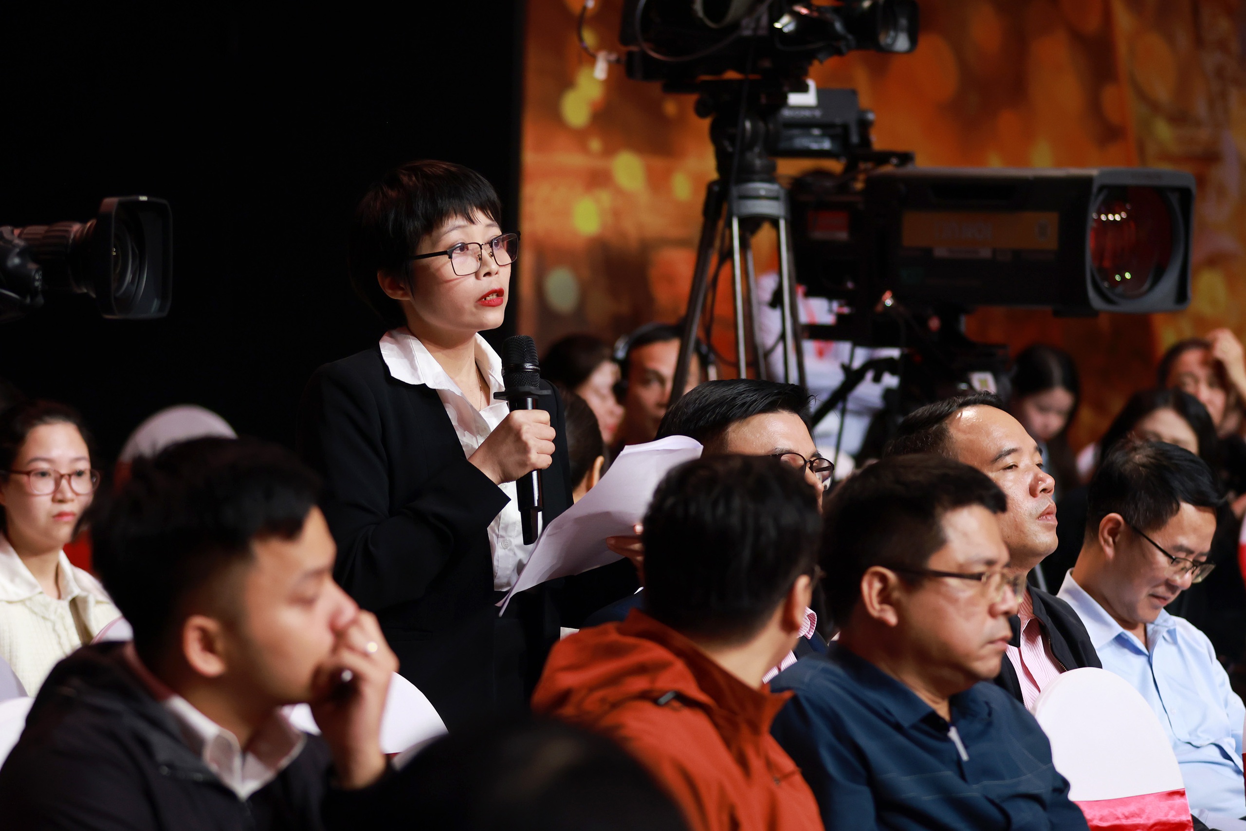 C&ocirc;ng an H&agrave; Nội giải đ&aacute;p về x&aacute;c nhận thu nhập v&agrave; cảnh b&aacute;o &ldquo;suất ngoại giao&rdquo; nh&agrave; ở x&atilde; hội- Ảnh 2.