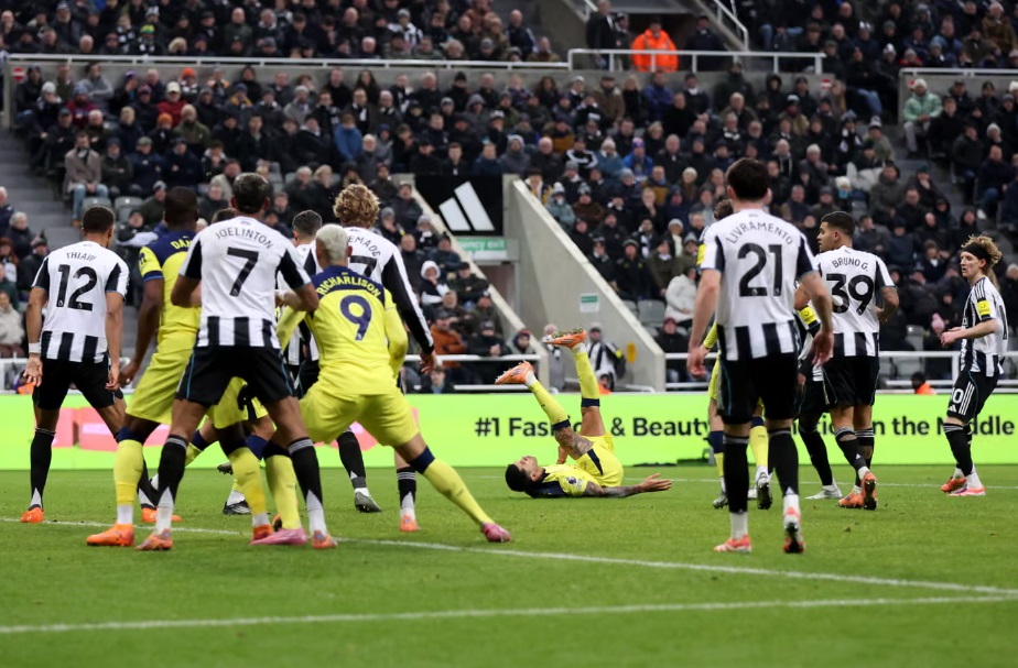 Romero lập c&uacute; đ&uacute;p, Tottenham tho&aacute;t thua trước Newcastle- Ảnh 2.