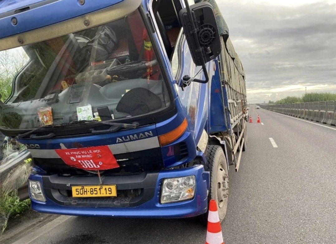 H&agrave;ng loạt thiết bị cảnh b&aacute;o nguy hiểm tr&ecirc;n cao tốc bị mất cắp- Ảnh 2.