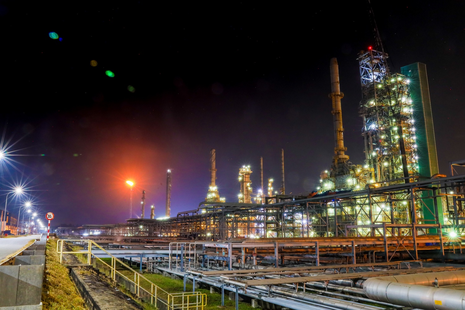 Sẵn sàng khởi công giai đoạn 2 nhà máy lọc dầu trị giá 1,2 tỷ USD- Ảnh 3. Sẵn sàng khởi công giai đoạn 2 nhà máy lọc dầu trị giá 1,2 tỷ USD- Ảnh 3.