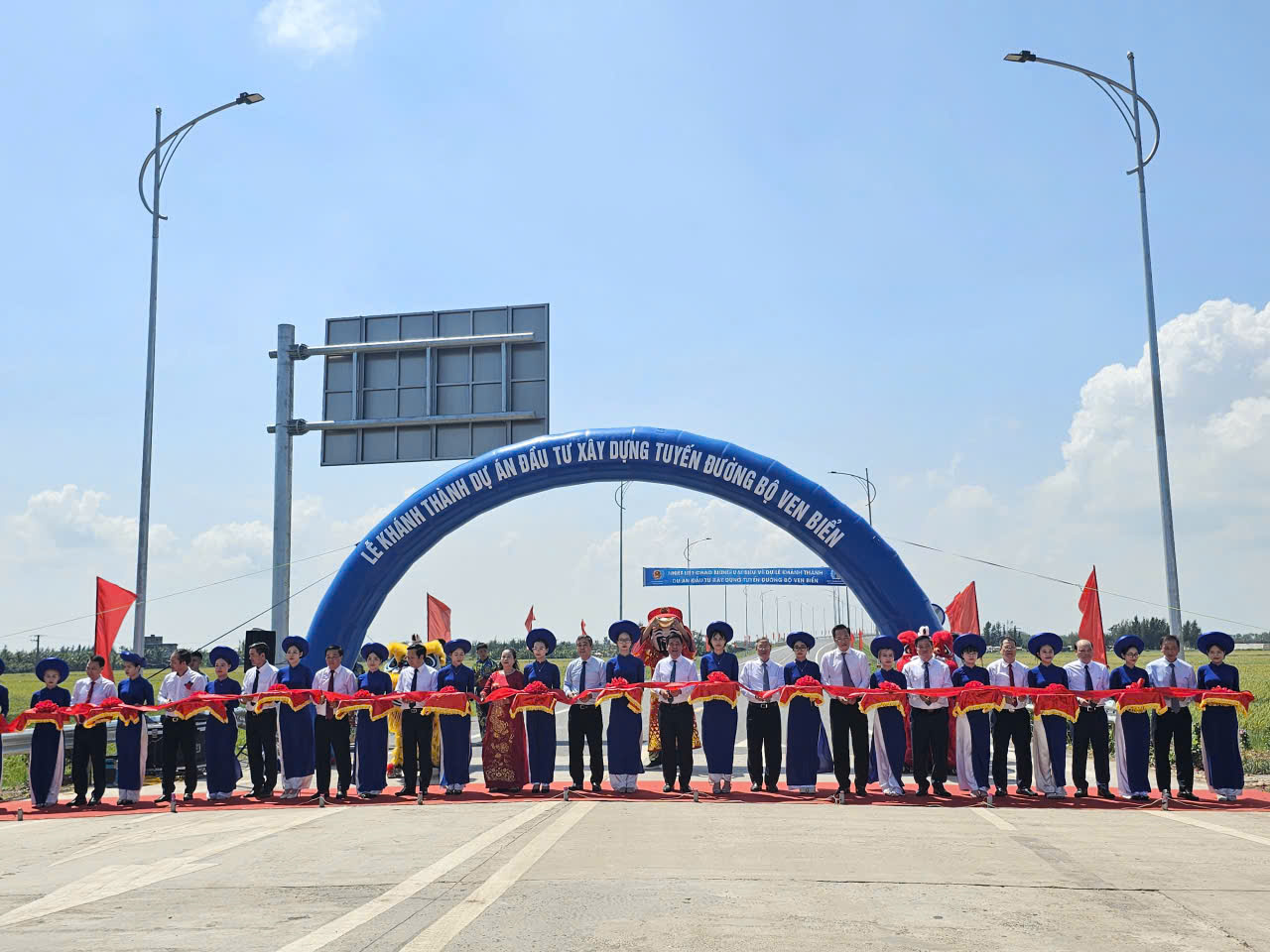 Thu phí tuyến đường ven biển tỉnh Hưng Yên từ 3/1/2026- Ảnh 1. Thu phí tuyến đường ven biển tỉnh Hưng Yên từ 3/1/2026- Ảnh 1.