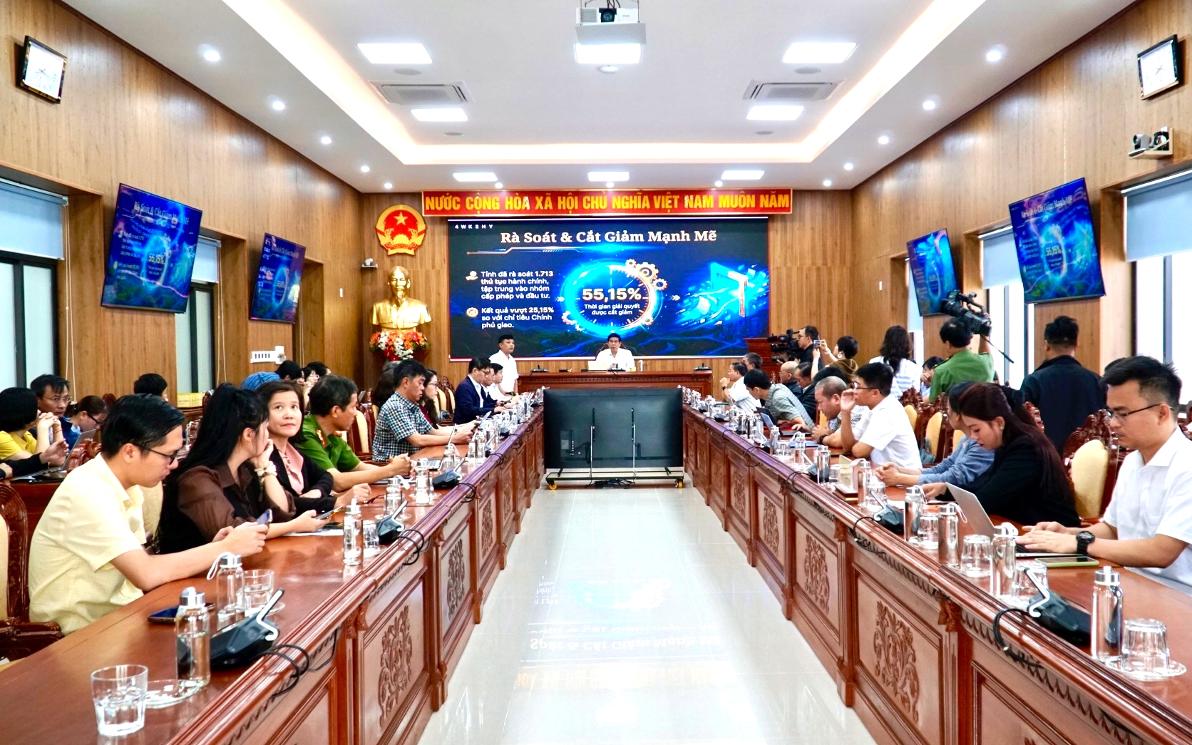 Gia Lai: Sẽ thu hồi khu, cụm công nghiệp nếu chủ đầu tư không hoàn thành chỉ tiêu- Ảnh 6. Gia Lai cắt giảm hơn 55% thời gian giải quyết thủ tục, bứt phá cải thiện môi trường đầu tư