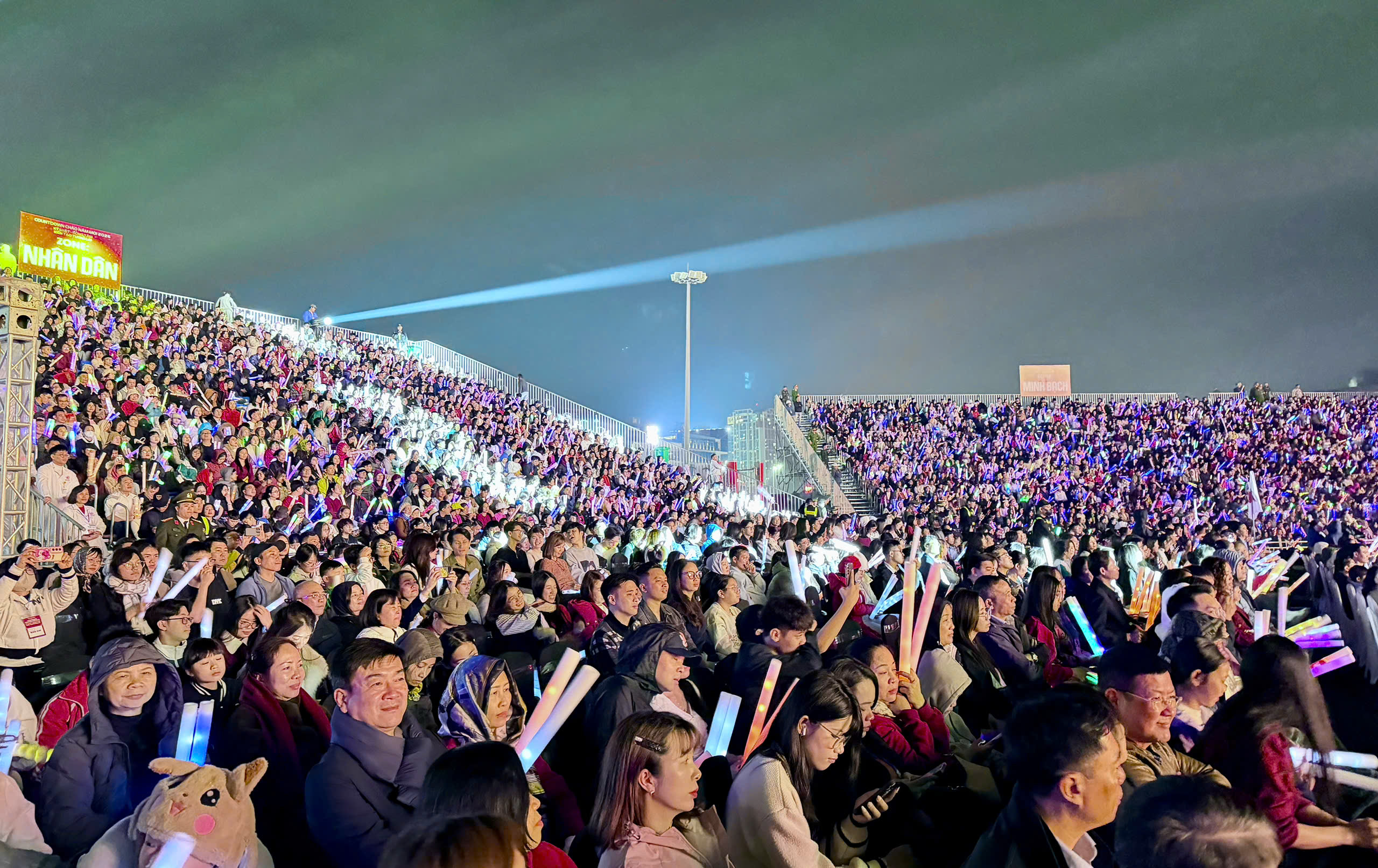 Quảng Ninh rực rỡ đ&ecirc;m nghệ thuật Countdown 2026 ch&agrave;o mừng năm mới- Ảnh 7.