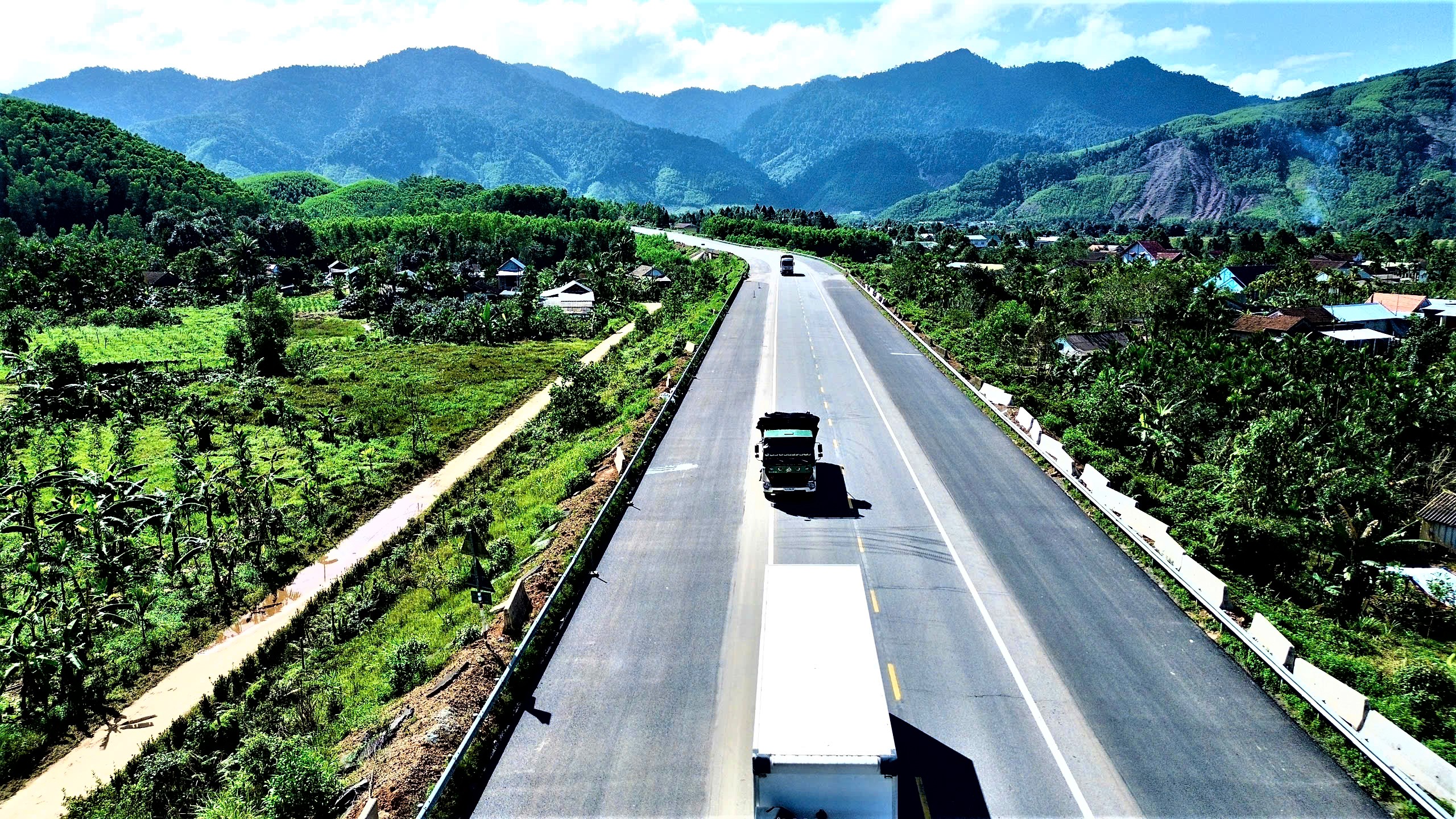 Gác kỳ nghỉ Tết, hàng trăm công nhân miệt mài trên công trường cao tốc La Sơn - Hòa Liên- Ảnh 15. Gác kỳ nghỉ Tết, hàng trăm công nhân miệt mài trên công trường cao tốc La Sơn - Hòa Liên- Ảnh 15.