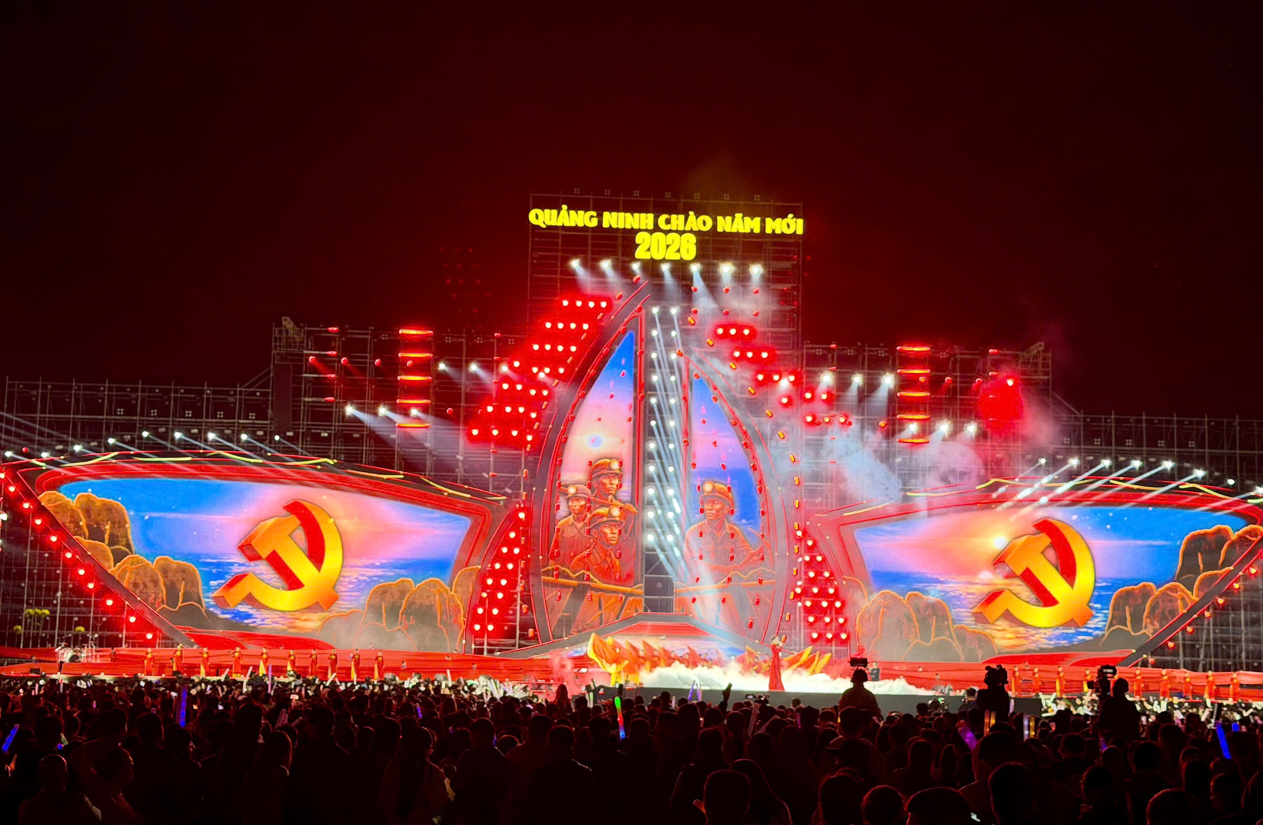 Quảng Ninh rực rỡ đ&ecirc;m nghệ thuật Countdown 2026 ch&agrave;o mừng năm mới- Ảnh 1.