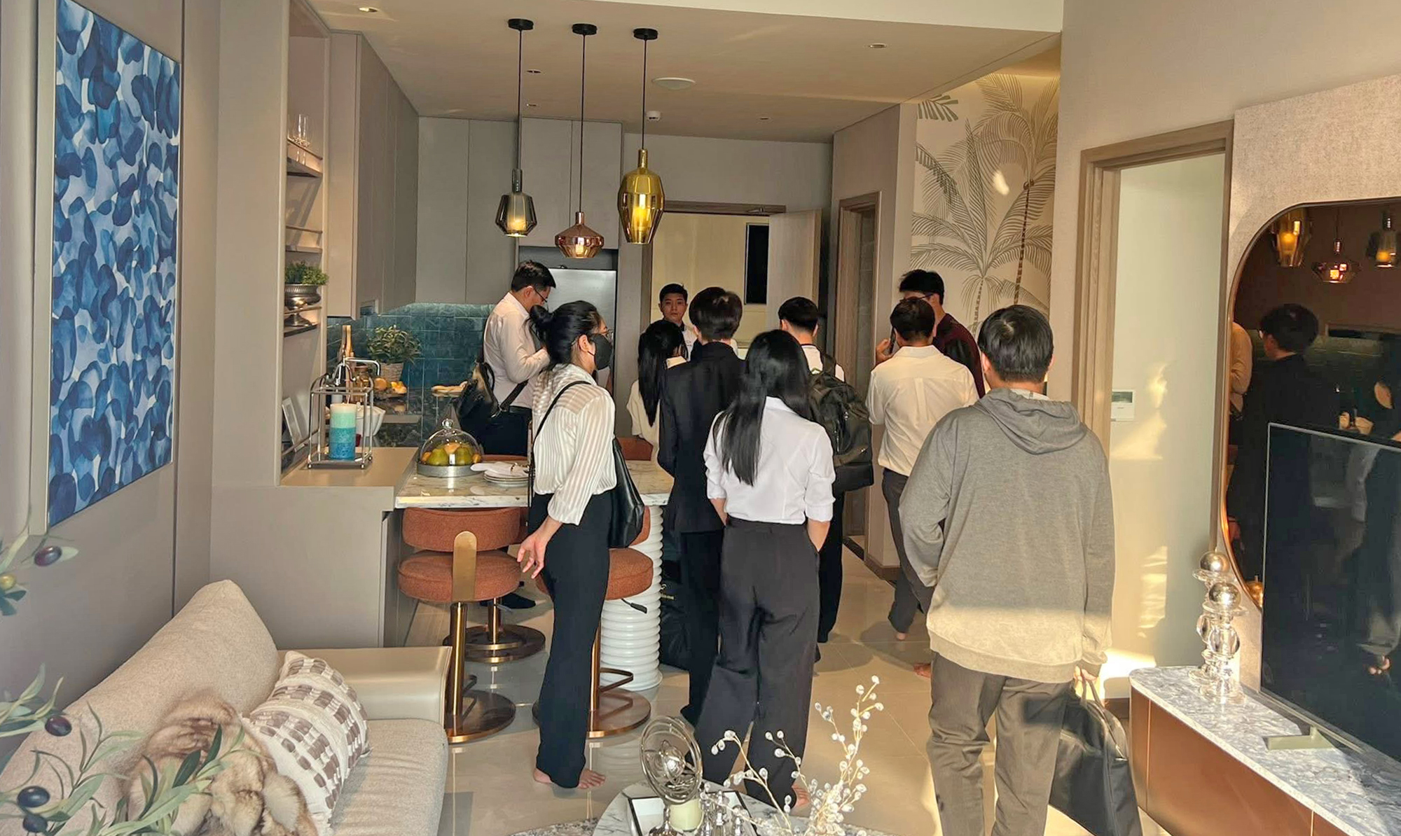 &ldquo;Lướt s&oacute;ng&rdquo; chung cư c&ograve;n &ldquo;h&aacute;i ra tiền&rdquo;?- Ảnh 1.