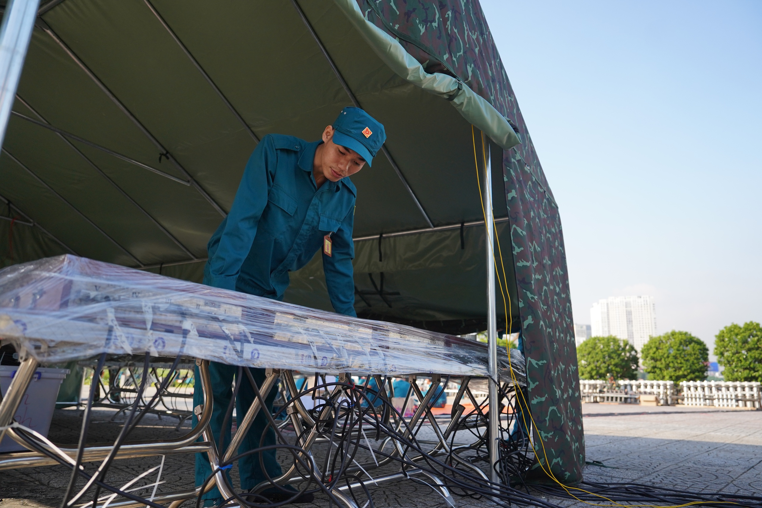 TP.HCM: Hoàn thiện trận địa pháo hoa, sẵn sàng đón năm mới 2026- Ảnh 10. TP.HCM: Hoàn thiện trận địa pháo hoa, sẵn sàng đón năm mới 2026- Ảnh 10.