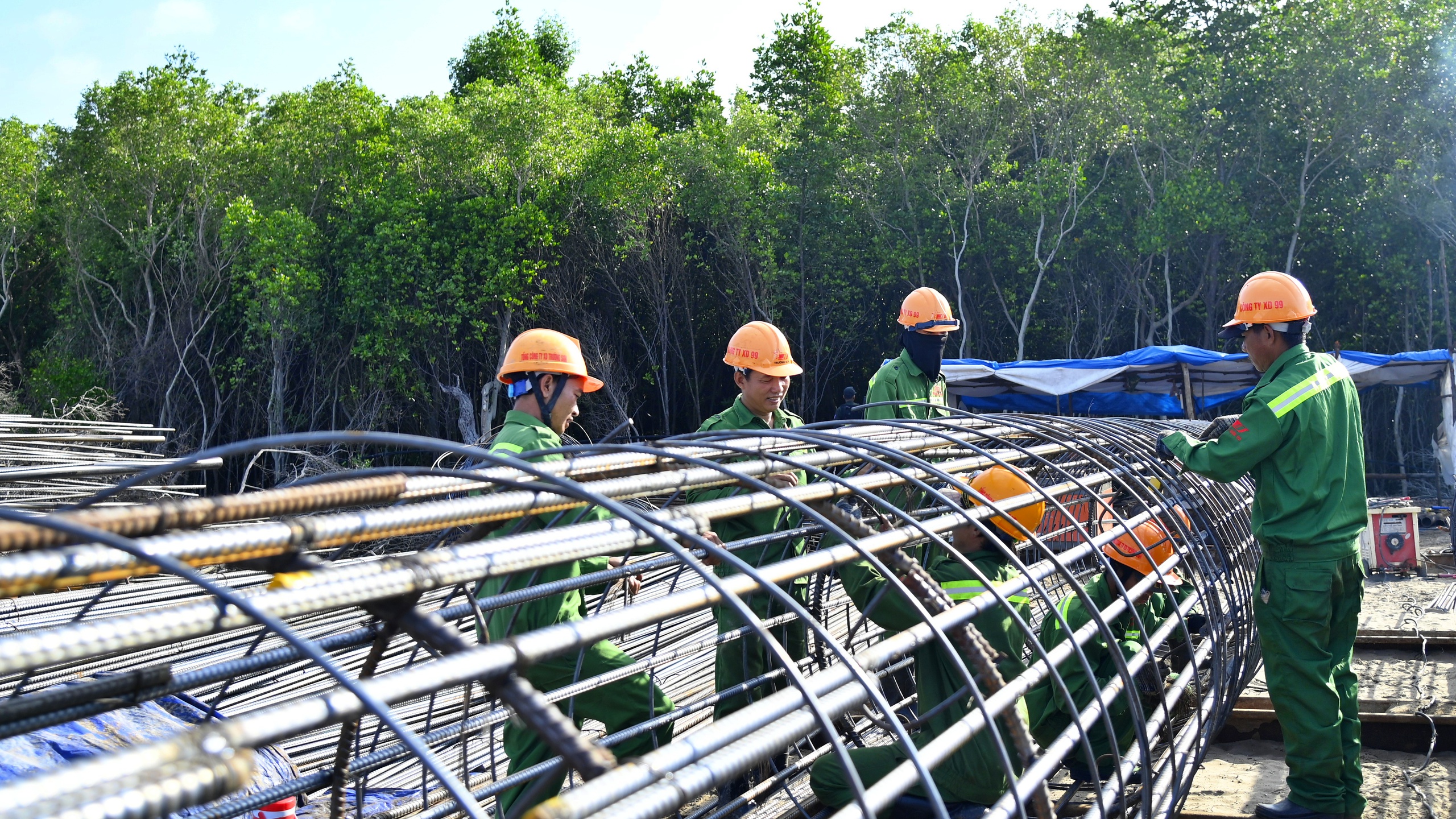 Hối hả thi c&ocirc;ng cao tốc C&agrave; Mau - Đất Mũi xuy&ecirc;n Tết- Ảnh 4.