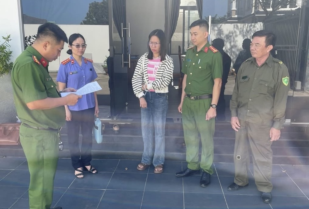 Bắt tạm giam nữ nh&acirc;n vi&ecirc;n tham &ocirc; v&agrave; chiếm đoạt hơn 8 tỷ đồng của doanh nghiệp- Ảnh 1.