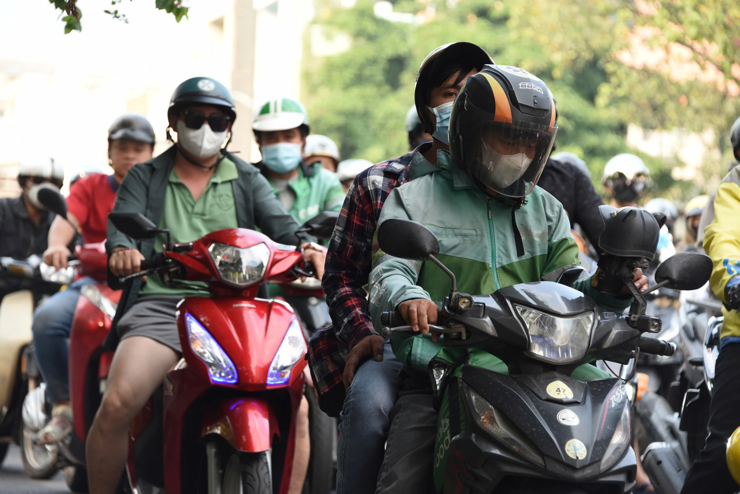 TP.HCM &ldquo;căng m&igrave;nh&rdquo; chiều cuối năm, giao th&ocirc;ng cửa ng&otilde; v&agrave; s&acirc;n bay c&ugrave;ng l&uacute;c tăng &aacute;p lực- Ảnh 8.