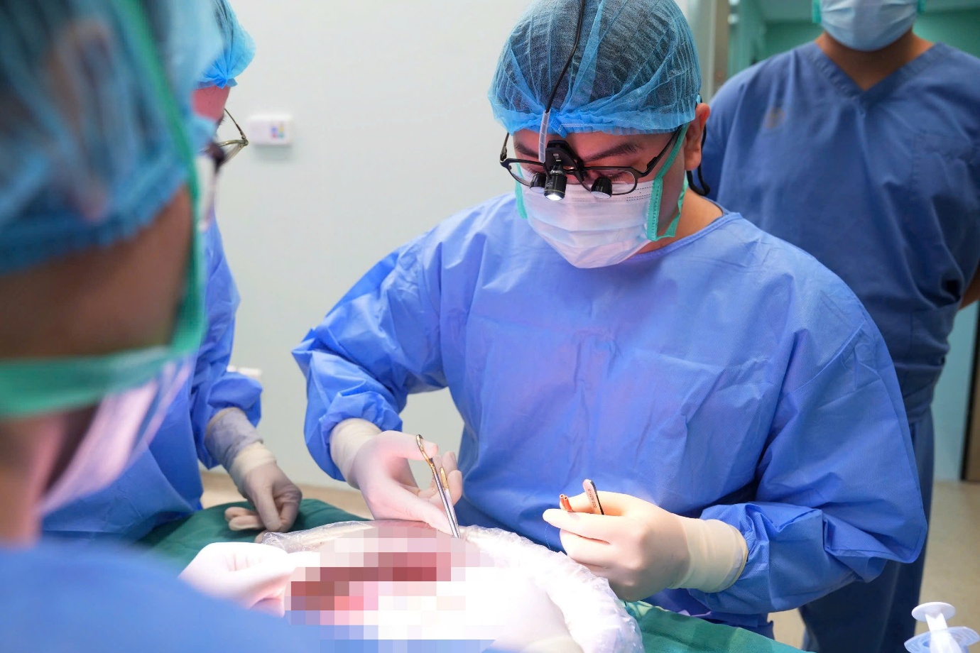Ngày cuối năm, thành công ghép gan từ người hiến chết não- Ảnh 1. Ngày cuối năm, thành công ghép gan từ người hiến chết não- Ảnh 1.