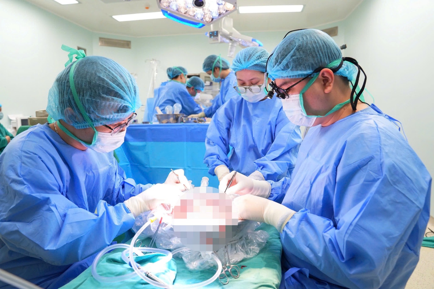 Ngày cuối năm, thành công ghép gan từ người hiến chết não- Ảnh 2. Ngày cuối năm, thành công ghép gan từ người hiến chết não- Ảnh 2.