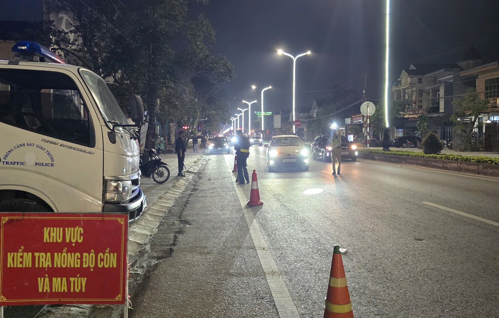 Quảng Trị: Xử phạt hơn 22.900 trường hợp, tai nạn giao th&ocirc;ng giảm cả 3 ti&ecirc;u ch&iacute;- Ảnh 1.