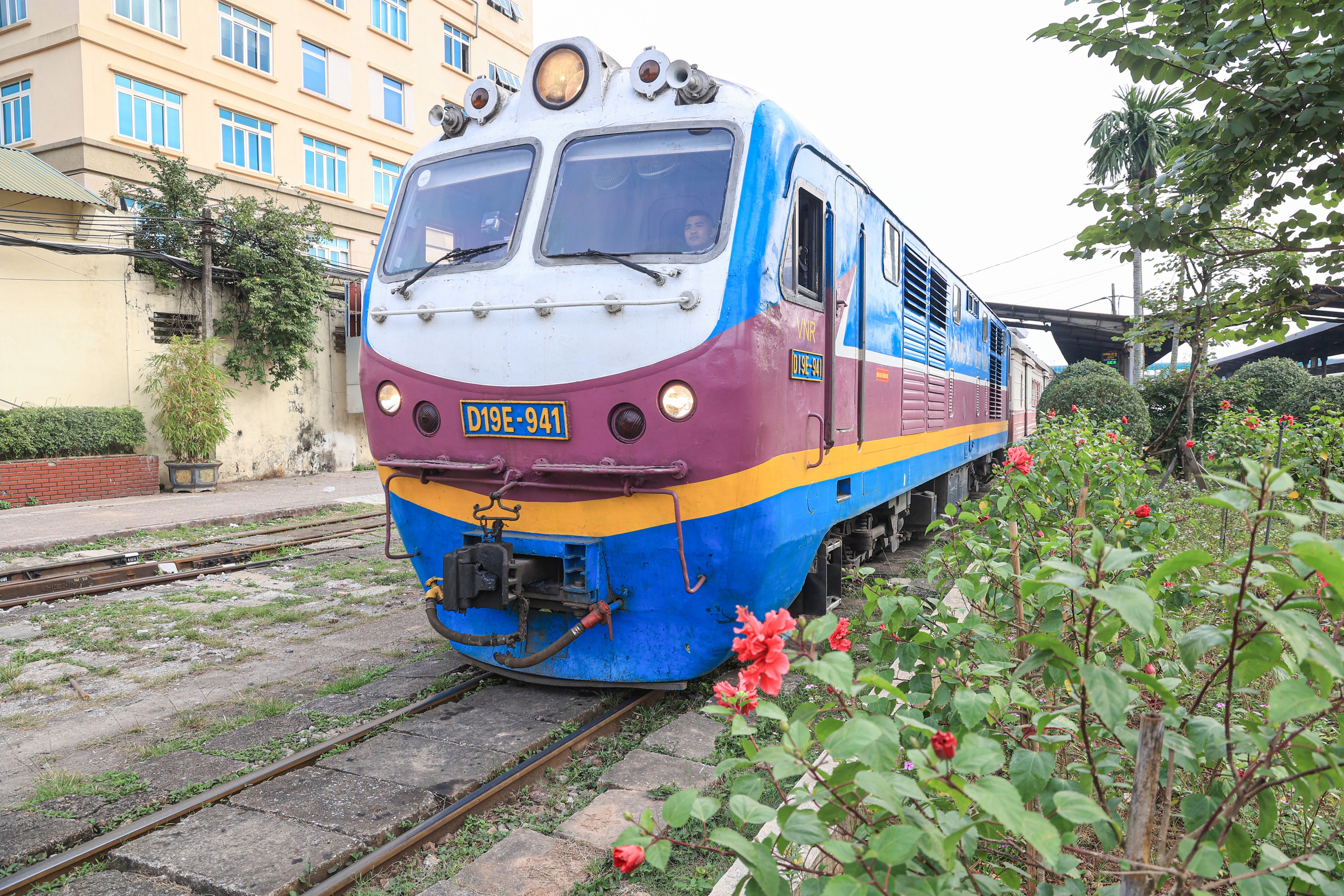 T&agrave;u k&iacute;n chỗ, Ga H&agrave; Nội vẫn th&ocirc;ng tho&aacute;ng trước tết Dương lịch 2026- Ảnh 11.