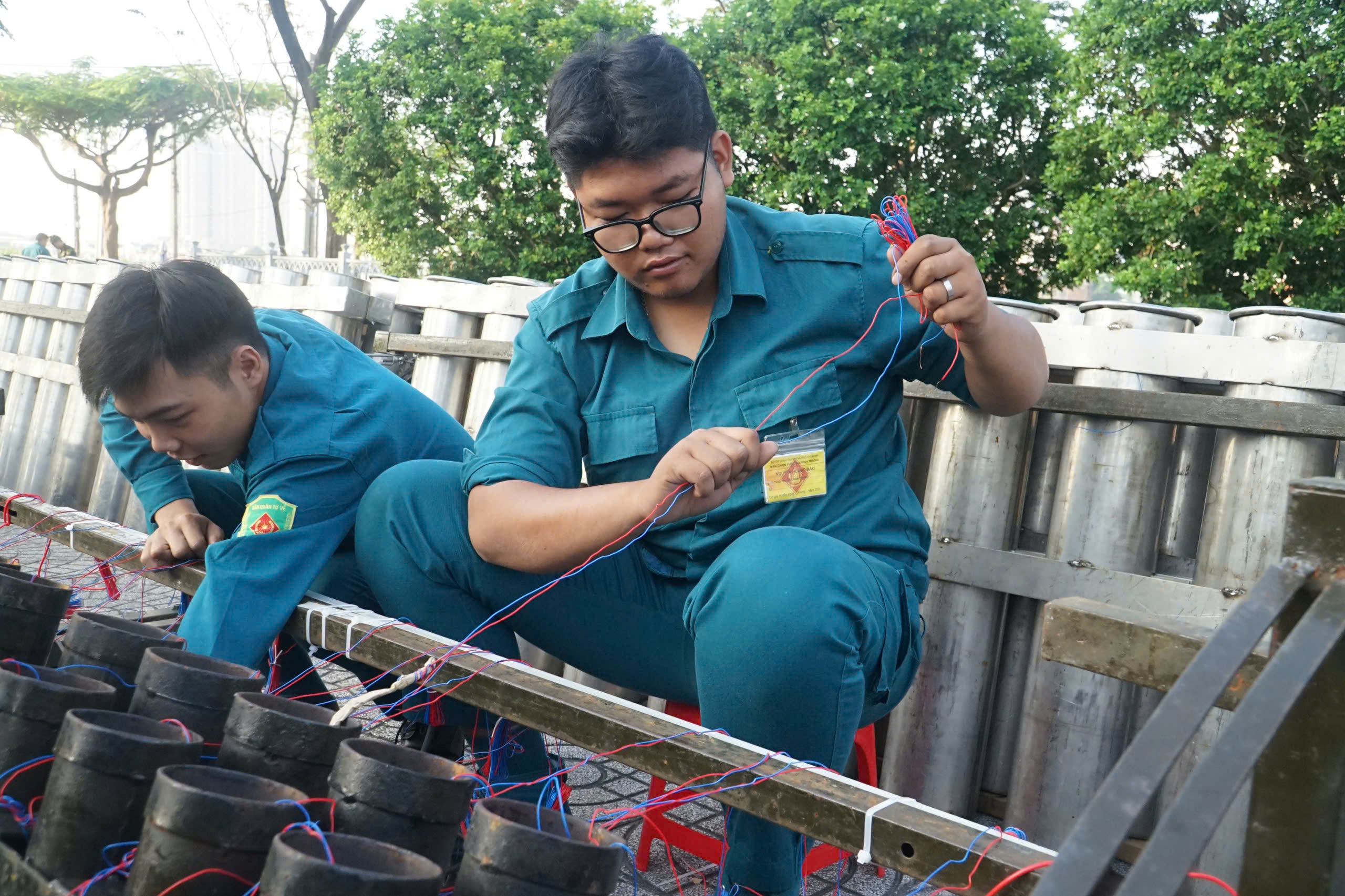 TP.HCM: Hoàn thiện trận địa pháo hoa, sẵn sàng đón năm mới 2026- Ảnh 8. TP.HCM: Hoàn thiện trận địa pháo hoa, sẵn sàng đón năm mới 2026- Ảnh 8.