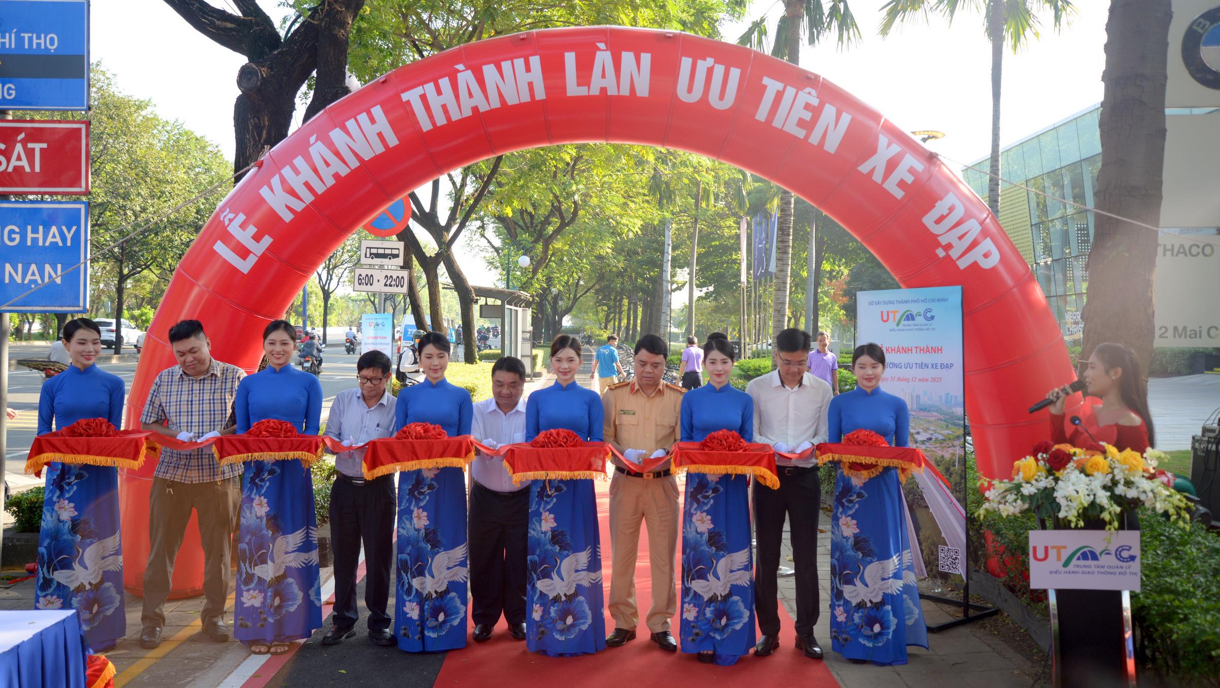 TP.HCM kh&aacute;nh th&agrave;nh l&agrave;n đường ưu ti&ecirc;n xe đạp d&agrave;i gần 6km tr&ecirc;n đại lộ Mai Ch&iacute; Thọ- Ảnh 5.