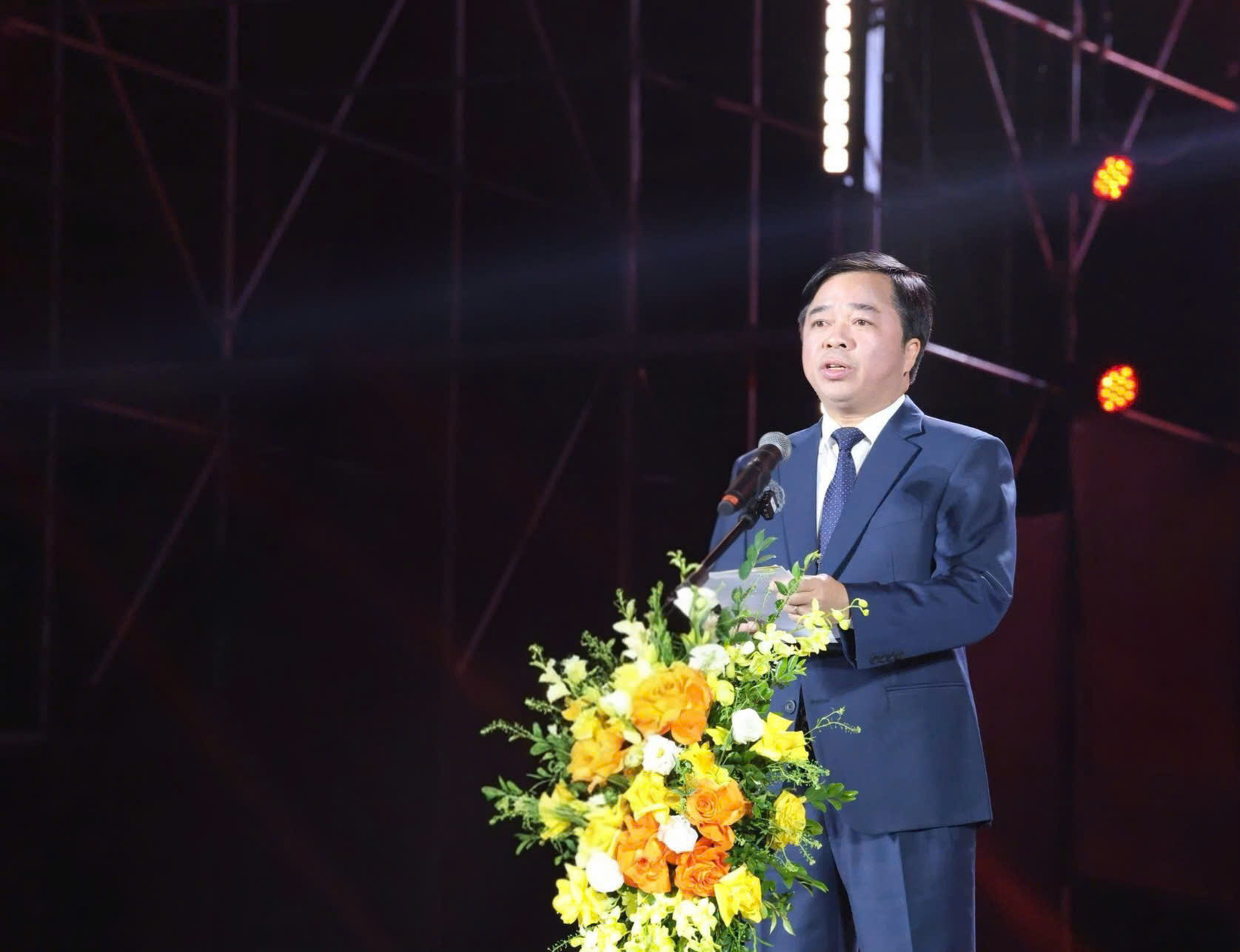 Th&aacute;i Nguy&ecirc;n bừng s&aacute;ng niềm tin v&agrave; kh&aacute;t vọng vươn l&ecirc;n trong đ&ecirc;m đại nhạc hội ch&agrave;o năm mới- Ảnh 1.