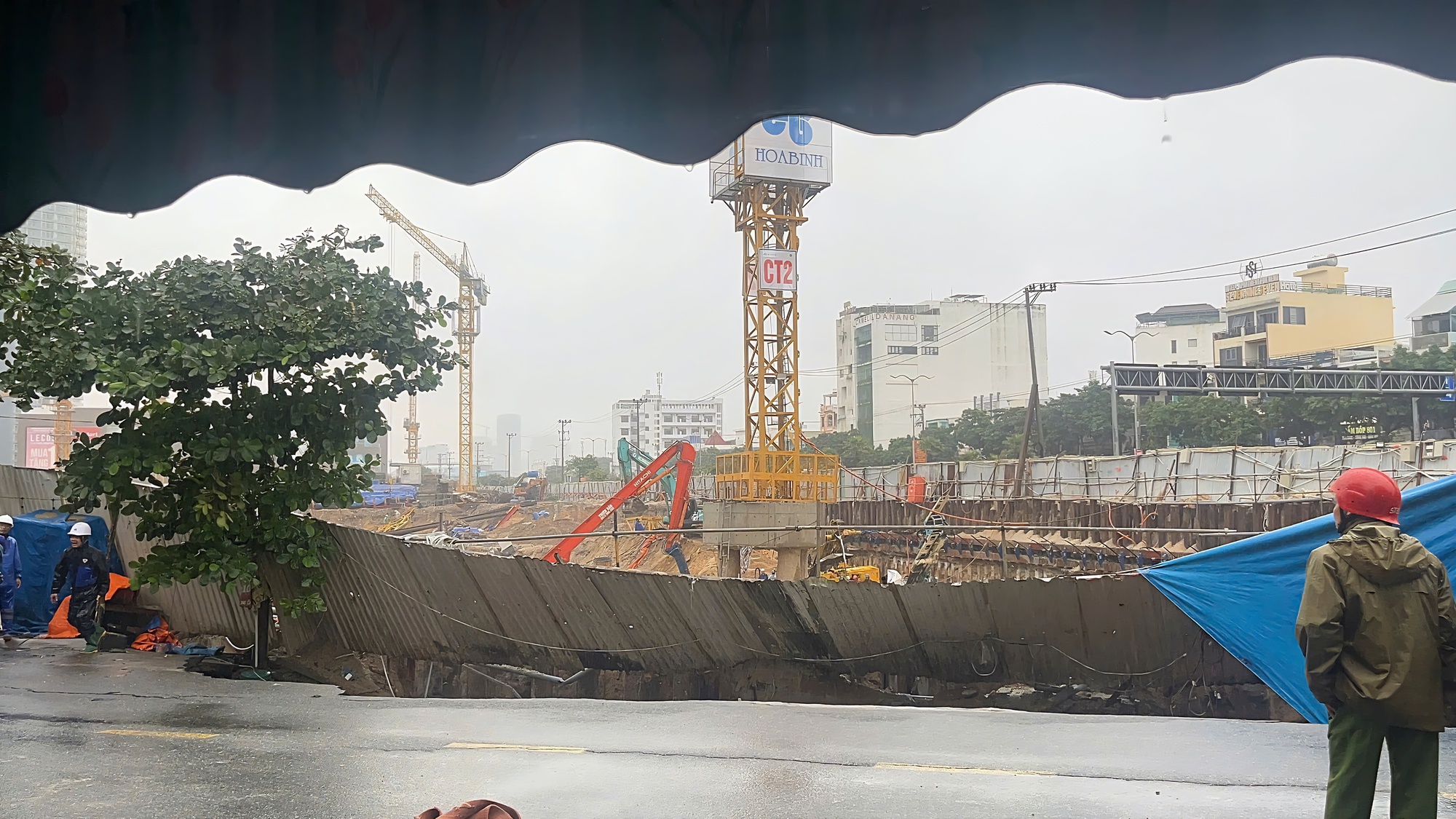 Đ&agrave; Nẵng chỉ đạo khẩn sau vụ hai &ocirc; t&ocirc; rơi xuống hố tử thần- Ảnh 2.