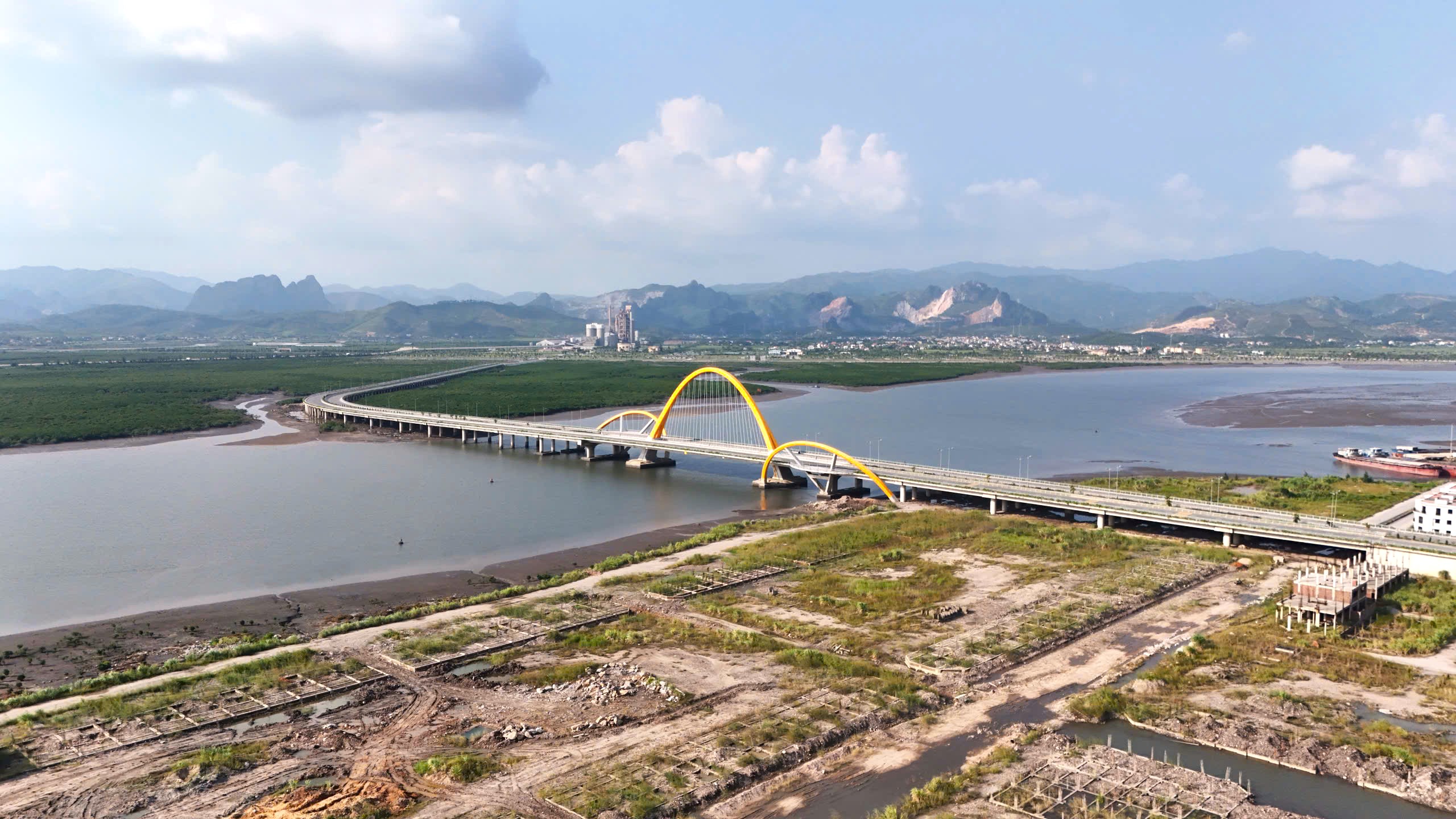 Quảng Ninh dự kiến x&acirc;y dựng Trung t&acirc;m h&agrave;nh ch&iacute;nh mới nằm ven vịnh Cửa Lục- Ảnh 1.