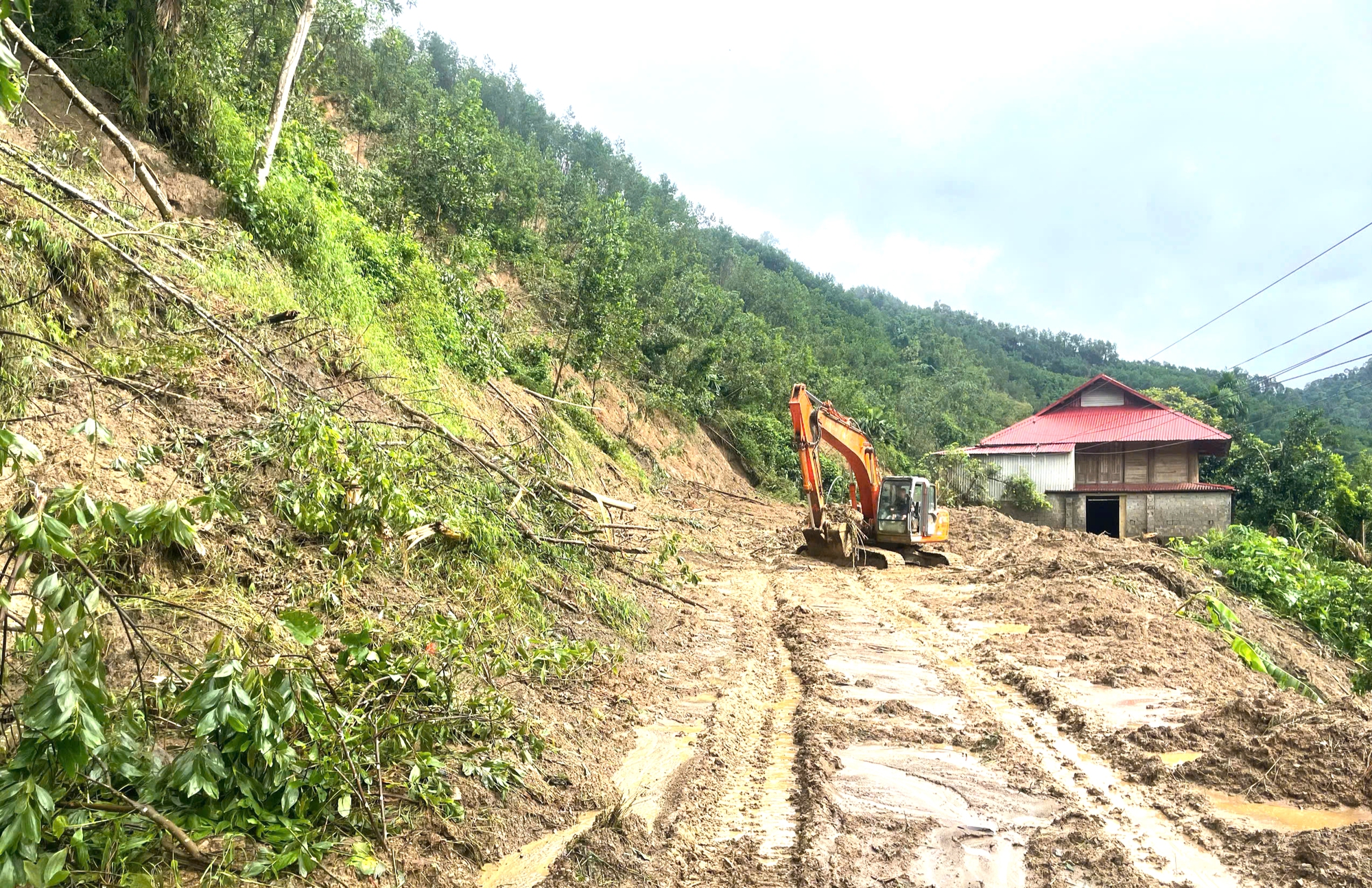 Thanh H&oacute;a: Ph&ograve;ng ngừa từ xa, chủ động đảm bảo giao th&ocirc;ng trong m&ugrave;a mưa b&atilde;o- Ảnh 1.