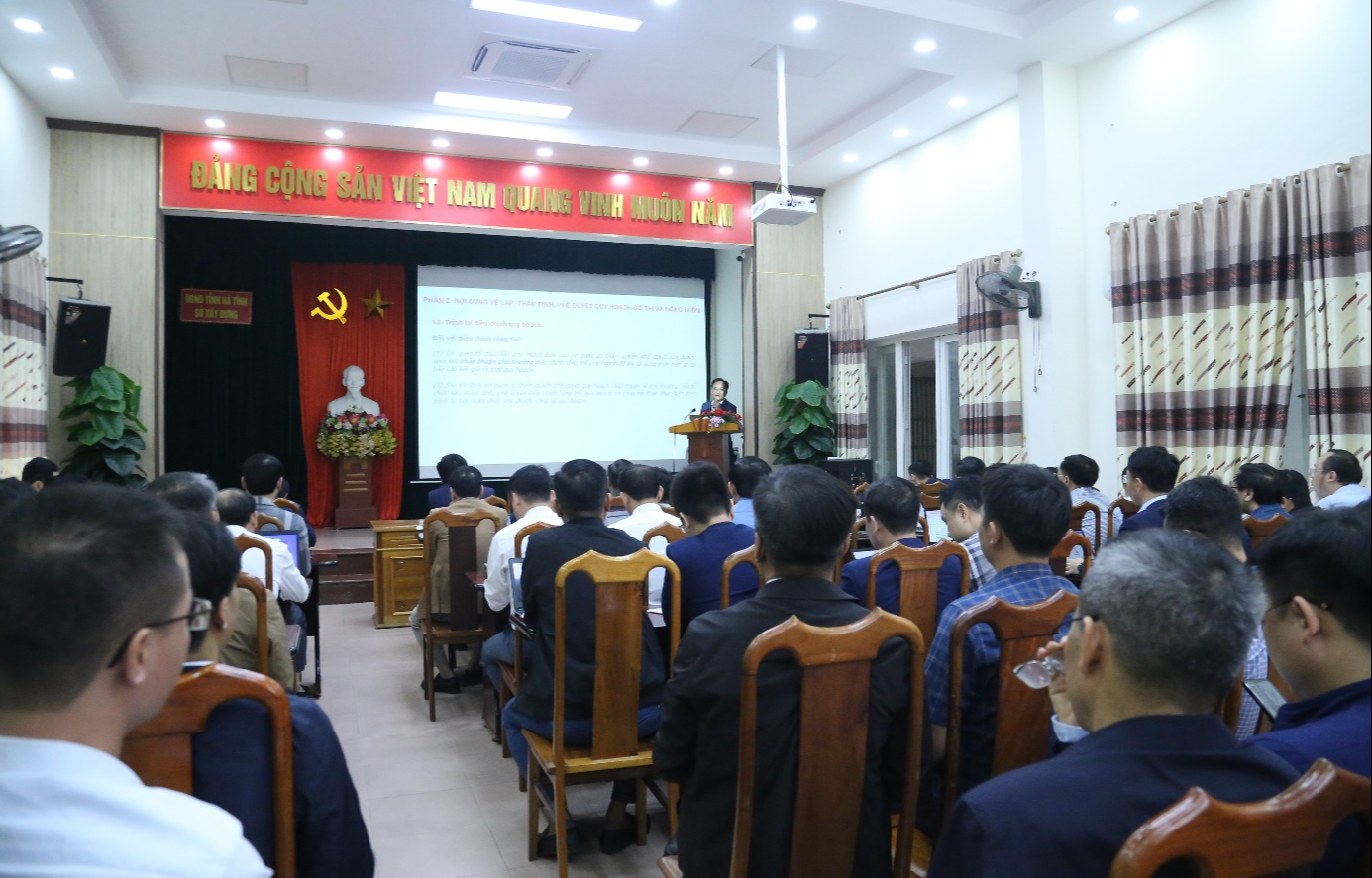 H&agrave; Tĩnh: Gần 200 c&aacute;n bộ phường, x&atilde; được n&acirc;ng cao kiến thức lĩnh vực x&acirc;y dựng v&agrave; giao th&ocirc;ng- Ảnh 2.