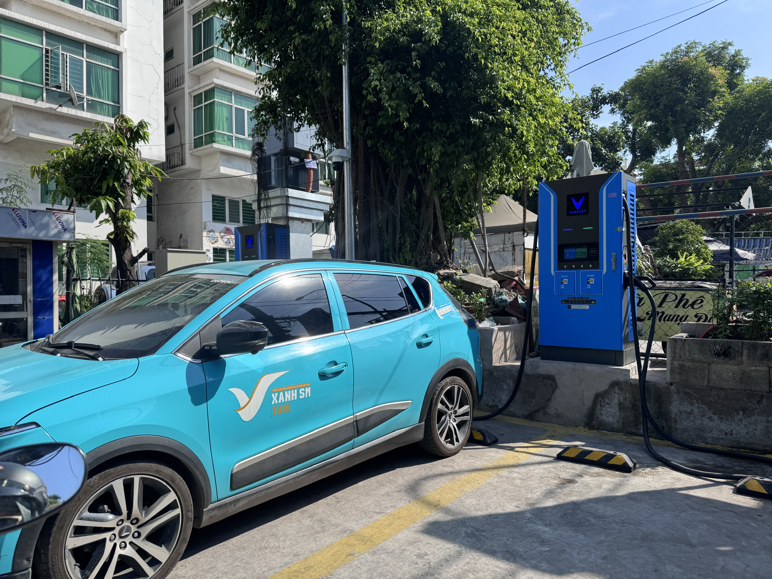 TP.HCM đề xuất bổ sung quy định về trạm sạc xe điện trong chung cư để ngăn tranh chấp- Ảnh 1.