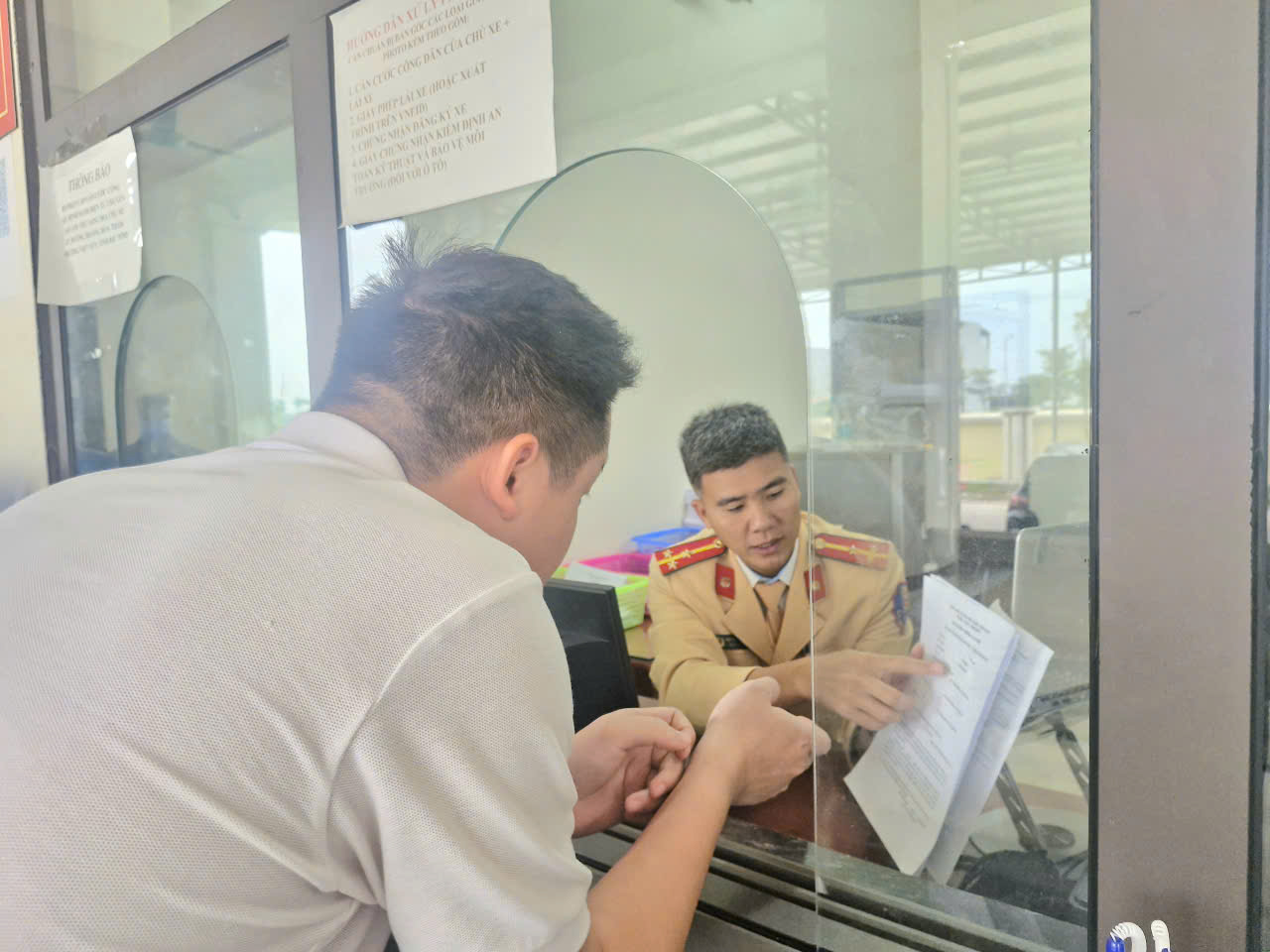 Bắc Ninh: Gần 32.000 t&agrave;i xế bị trừ điểm GPLX sau khi Luật Trật tự ATGT c&oacute; hiệu lực- Ảnh 1.