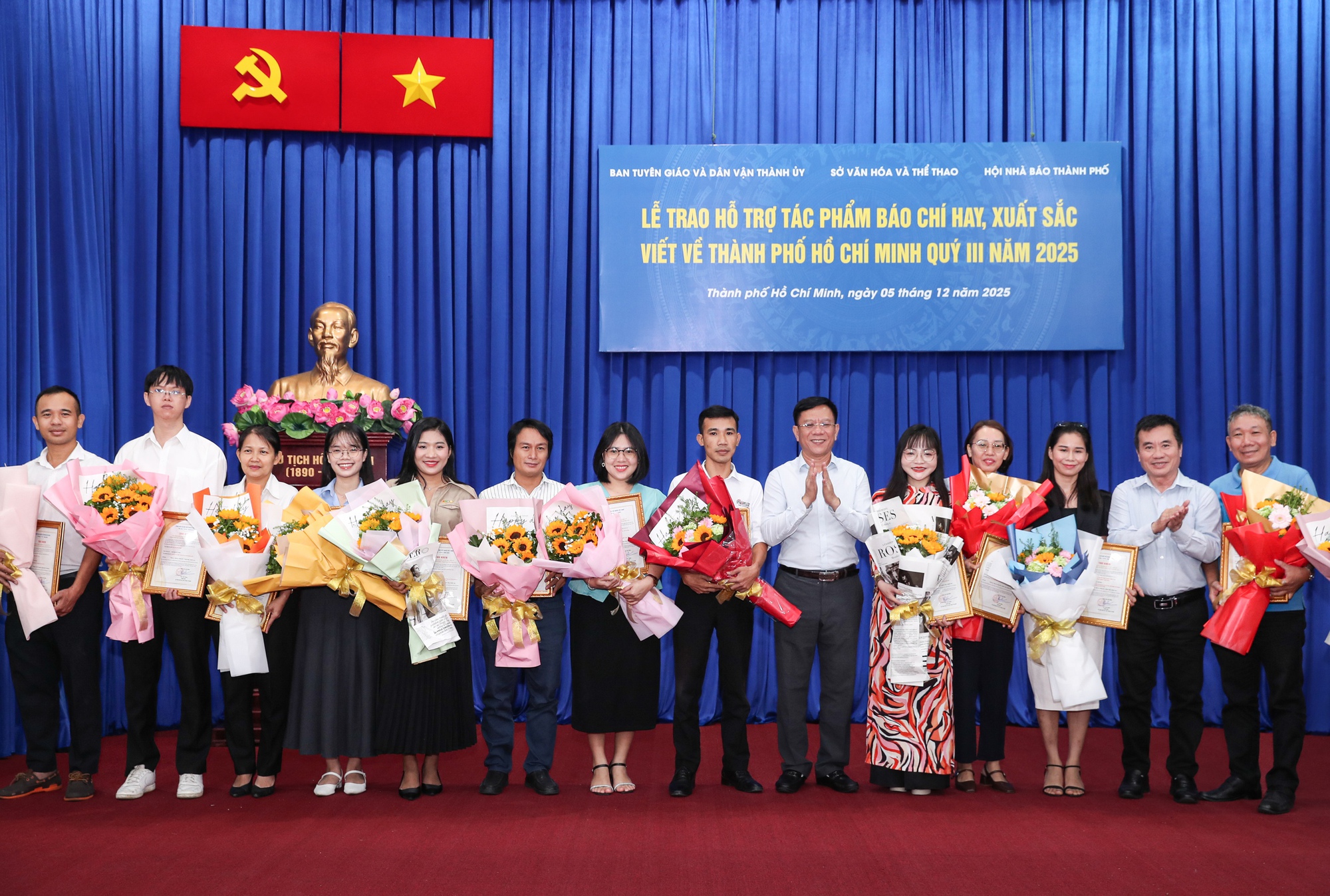 TP.HCM khen thưởng c&aacute;c t&aacute;c phẩm b&aacute;o ch&iacute; xuất sắc qu&yacute; III/2025- Ảnh 2.