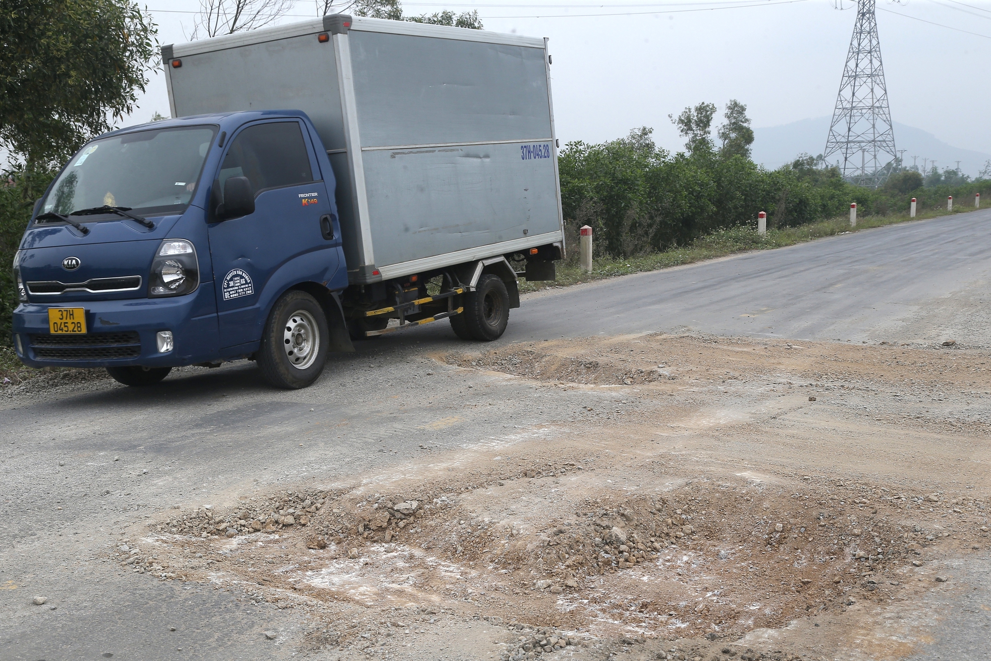 Tai nạn r&igrave;nh rập người đi đường tr&ecirc;n đường gom cao tốc Diễn Ch&acirc;u - B&atilde;i Vọt- Ảnh 2.