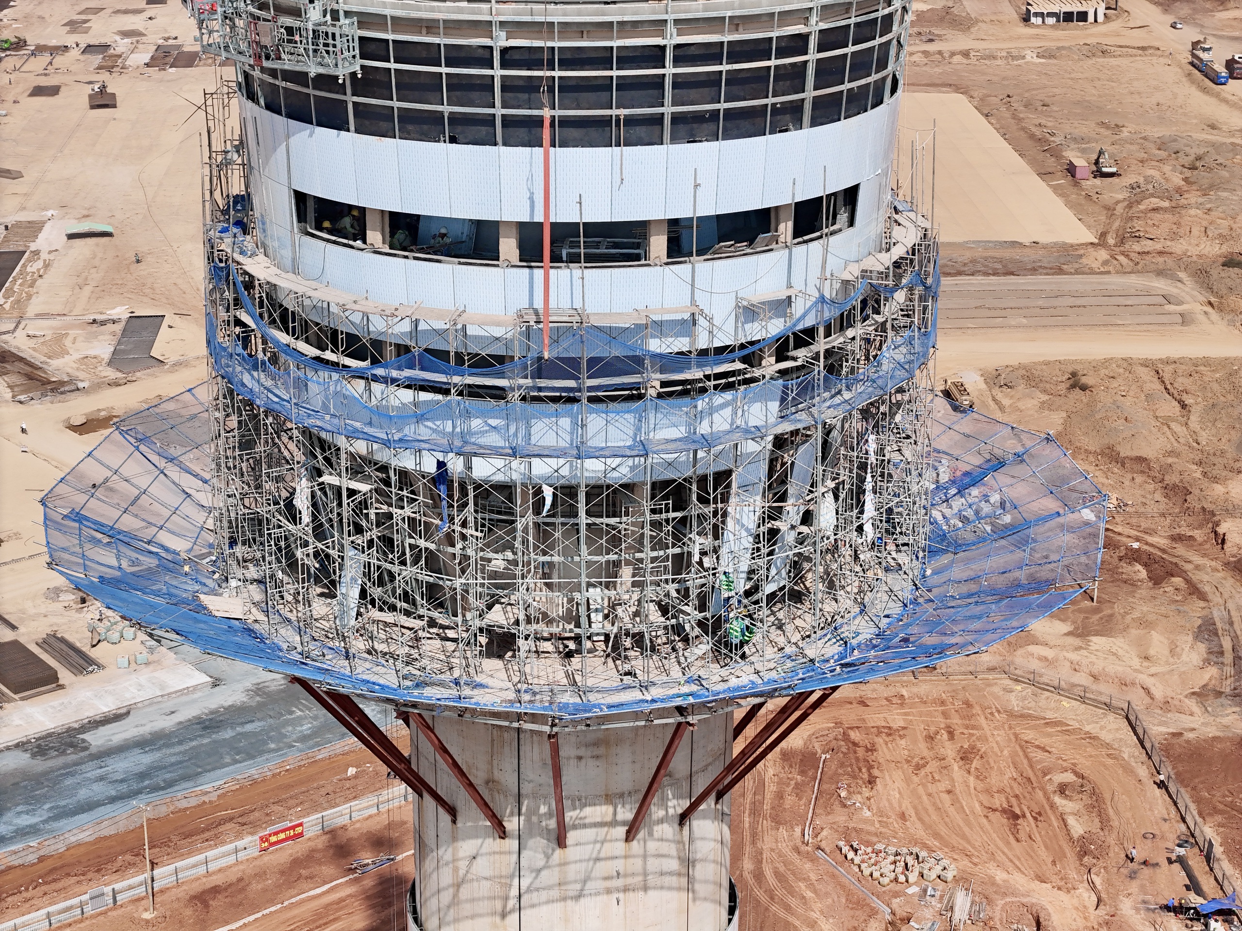 Ngắm diện mạo tháp không lưu sừng sững 123m giữa sân bay Long Thành- Ảnh 4. Ngắm diện mạo tháp không lưu sừng sững 123m giữa sân bay Long Thành- Ảnh 4.