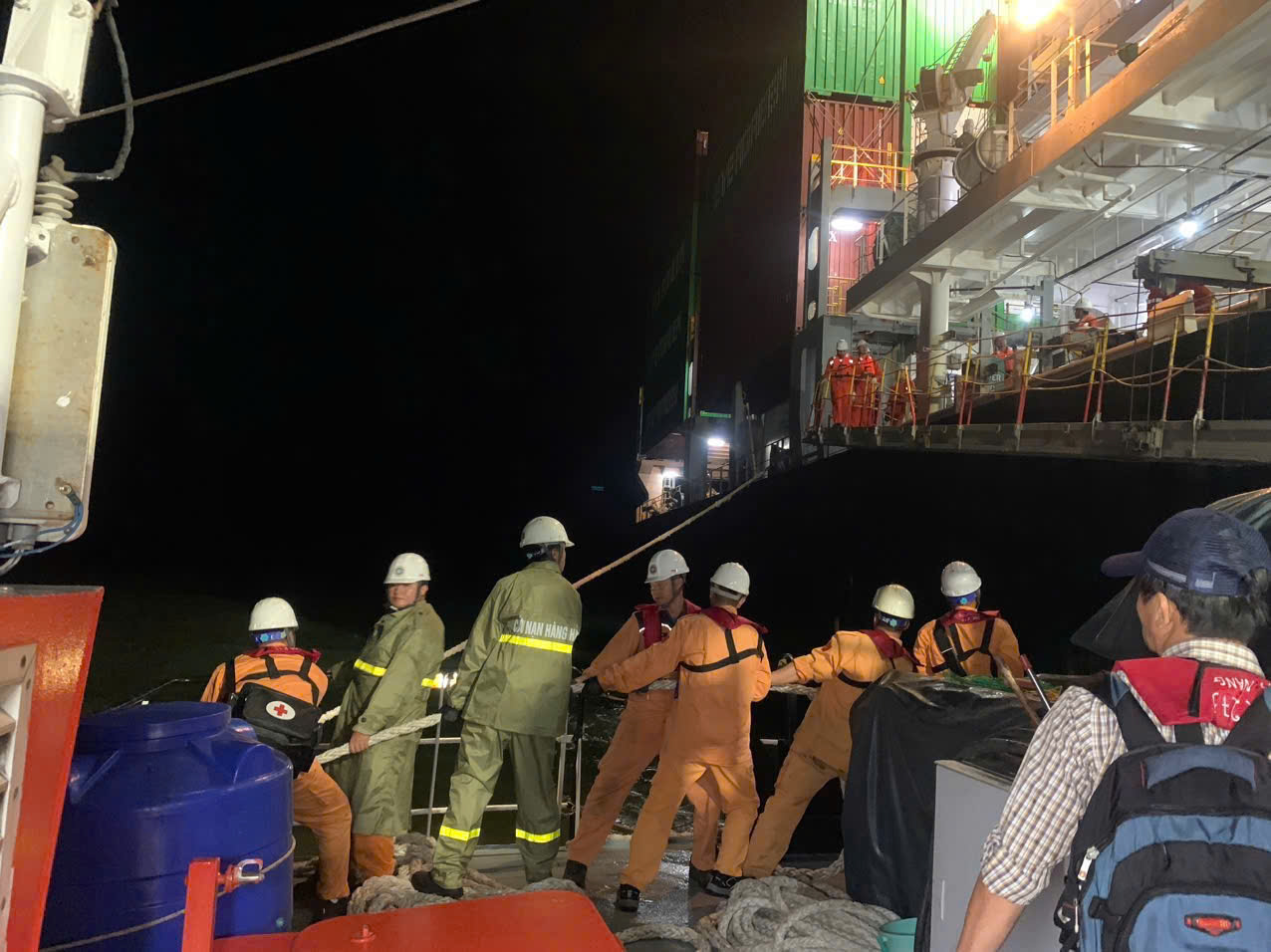 Hơn 970 sinh mạng được cứu giữa biển: Hành trình thầm lặng của lực lượng cứu nạn hàng hải- Ảnh 1. Hơn 970 sinh mạng được cứu giữa biển: Hành trình thầm lặng của lực lượng cứu nạn hàng hải- Ảnh 1.