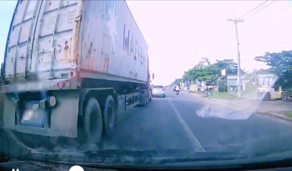 Đồng Nai: Xử phạt 3 t&agrave;i xế v&igrave; chở b&ugrave;n kh&ocirc;ng che bạt v&agrave; vượt ẩu tr&ecirc;n đường- Ảnh 5.