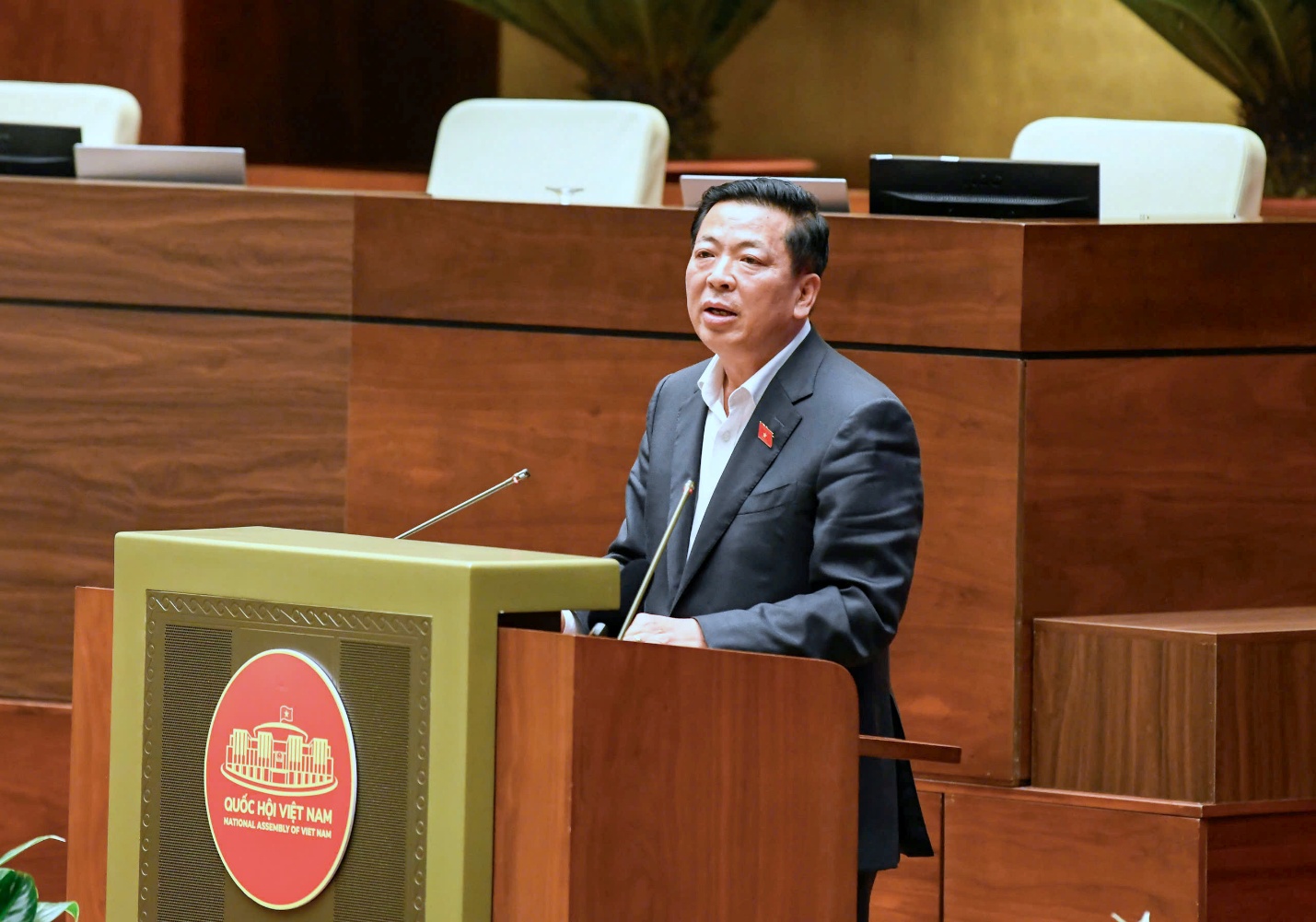 Minister Tran Hong Minh outlines key amendments to the Urban and Rural Planning Law draft- Ảnh 1.