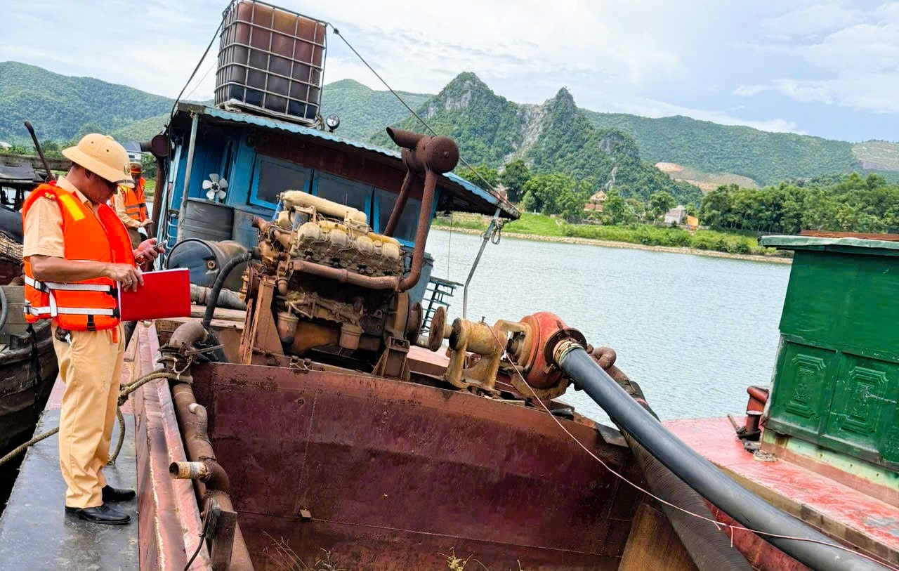 Quảng Trị: Đẩy mạnh tuy&ecirc;n truyền, xử l&yacute; nghi&ecirc;m vi phạm an to&agrave;n giao th&ocirc;ng thủy nội địa- Ảnh 3.