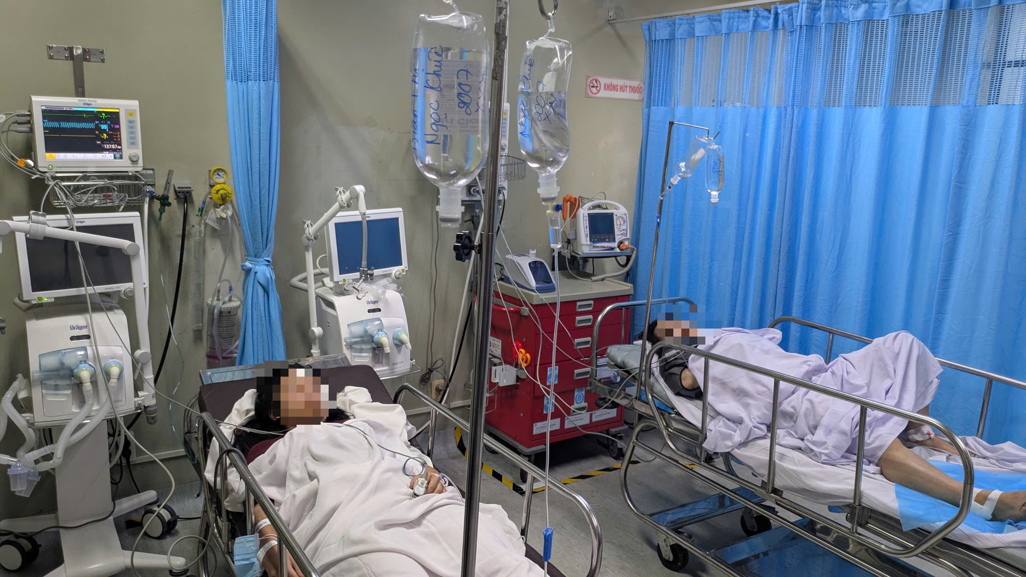 Lãnh đạo TP.HCM thăm hai nạn nhân đang điều trị sau vụ cháy nhà trên đường Trần Hưng Đạo- Ảnh 2. Lãnh đạo TP.HCM thăm hai nạn nhân đang điều trị sau vụ cháy nhà trên đường Trần Hưng Đạo- Ảnh 2.