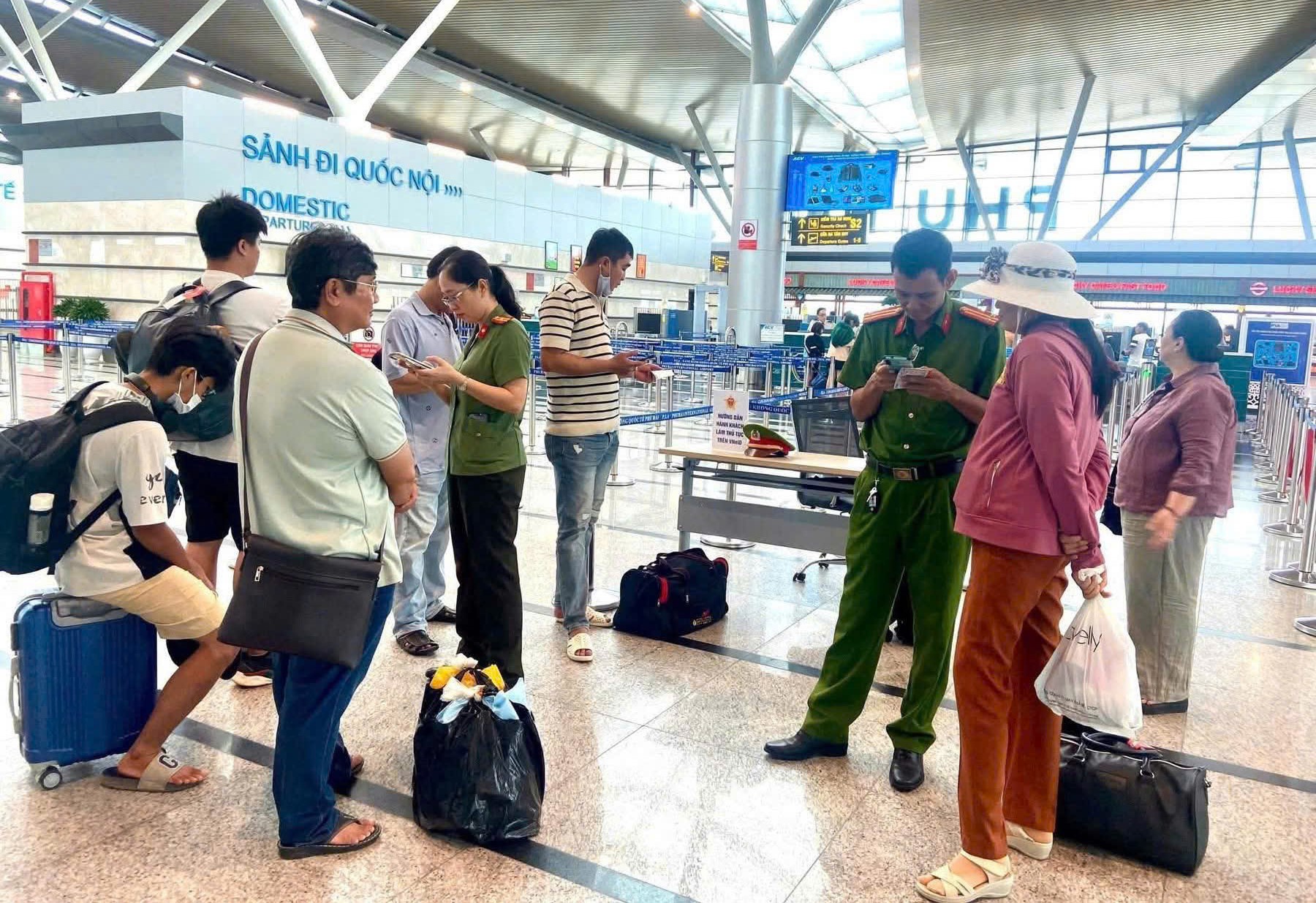 Huế: H&agrave;nh kh&aacute;ch chuyến bay Vietnam Airlines bỏ qu&ecirc;n 110 triệu đồng- Ảnh 1.