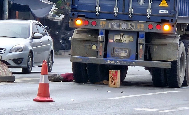 Quốc lộ 10 đoạn qua tỉnh Hưng Y&ecirc;n c&oacute; mật độ giao th&ocirc;ng cao, tiềm ẩn nhiều nguy cơ tai nạn.