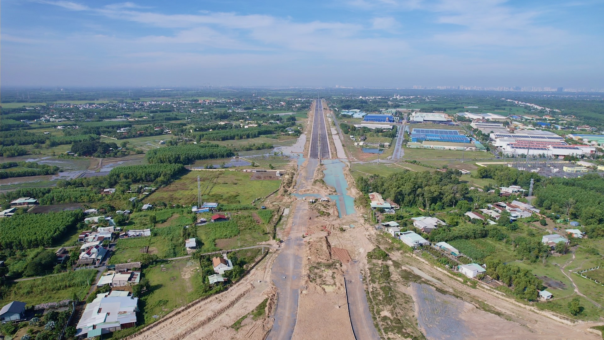 Chạy đua trên công trường Vành đai 3 TP.HCM qua Đồng Nai- Ảnh 2. Chạy đua trên công trường Vành đai 3 TP.HCM qua Đồng Nai- Ảnh 2.