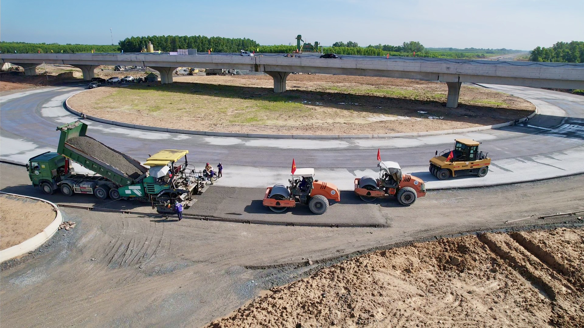 Chạy đua trên công trường Vành đai 3 TP.HCM qua Đồng Nai- Ảnh 6. Chạy đua trên công trường Vành đai 3 TP.HCM qua Đồng Nai- Ảnh 6.