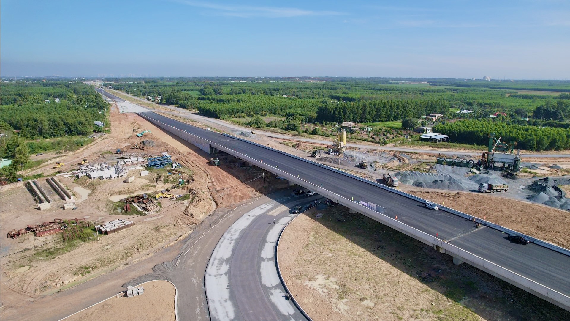 Chạy đua trên công trường Vành đai 3 TP.HCM qua Đồng Nai- Ảnh 11. Chạy đua trên công trường Vành đai 3 TP.HCM qua Đồng Nai- Ảnh 11.