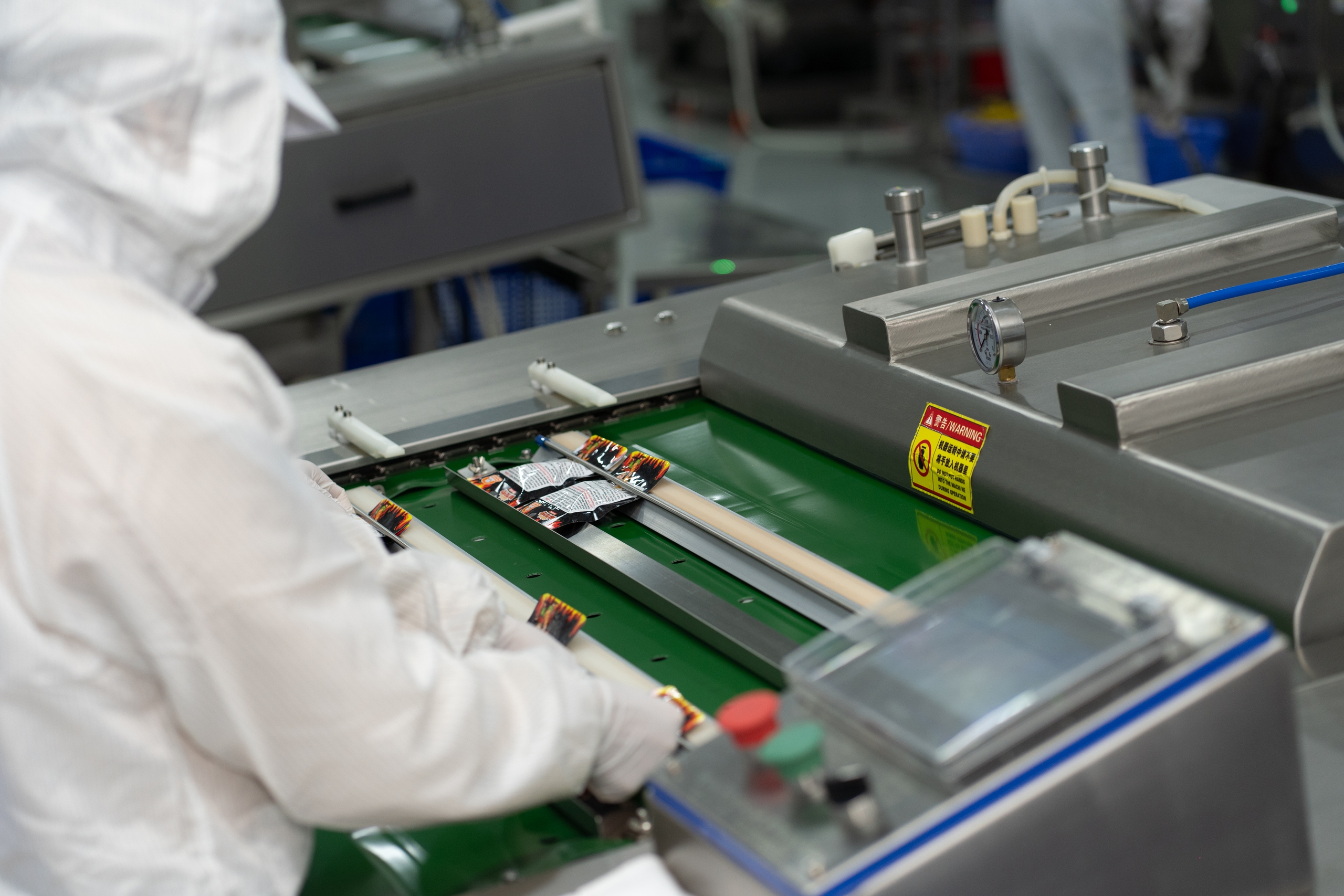 Cận cảnh cơ sở sản xuất hiện đại "Ch&acirc;n g&agrave; B&agrave; Tuyết"- Ảnh 20.