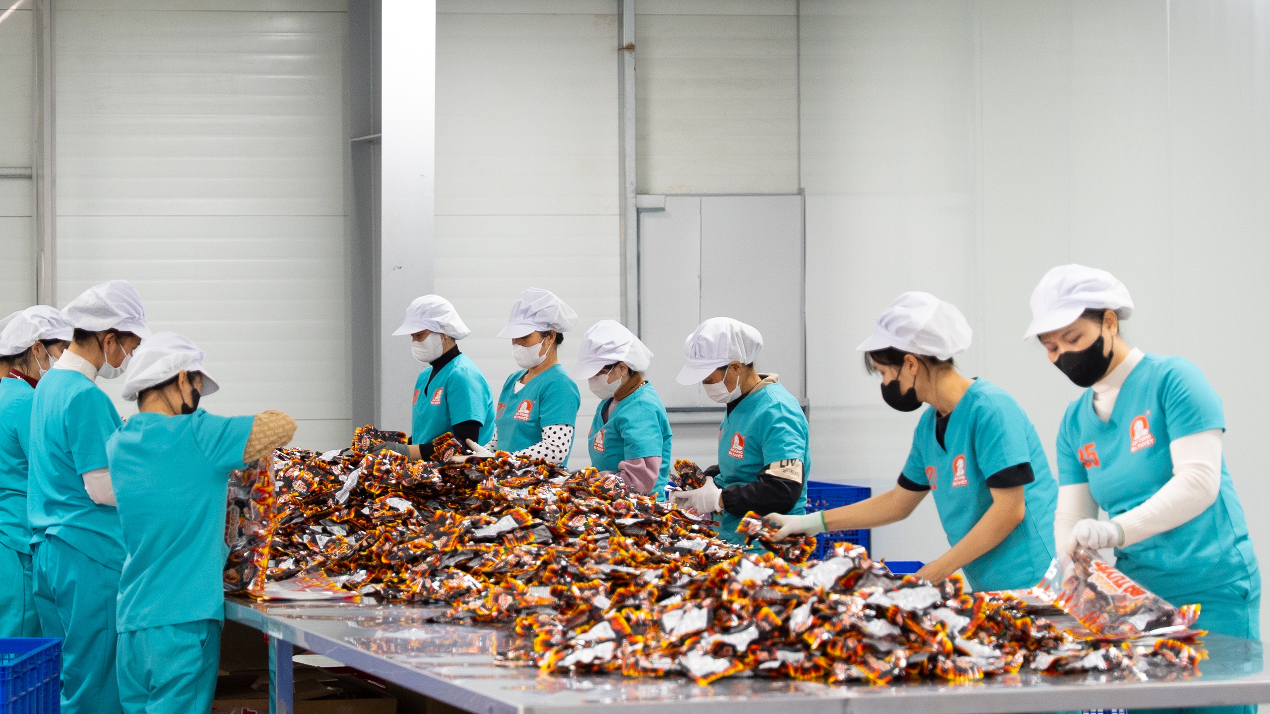 Cận cảnh cơ sở sản xuất hiện đại "Ch&acirc;n g&agrave; B&agrave; Tuyết"- Ảnh 23.