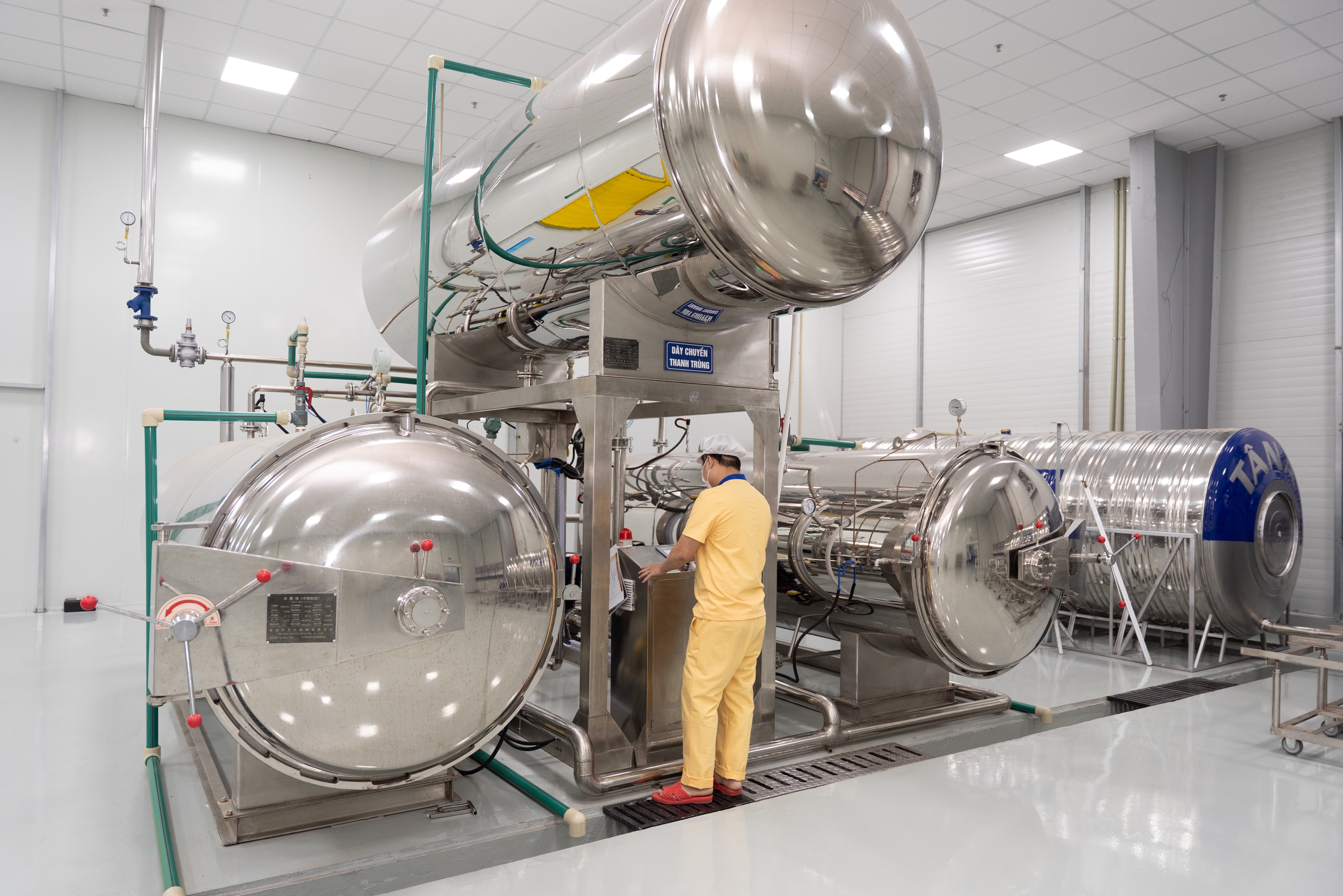 Cận cảnh cơ sở sản xuất hiện đại "Ch&acirc;n g&agrave; B&agrave; Tuyết"- Ảnh 17.