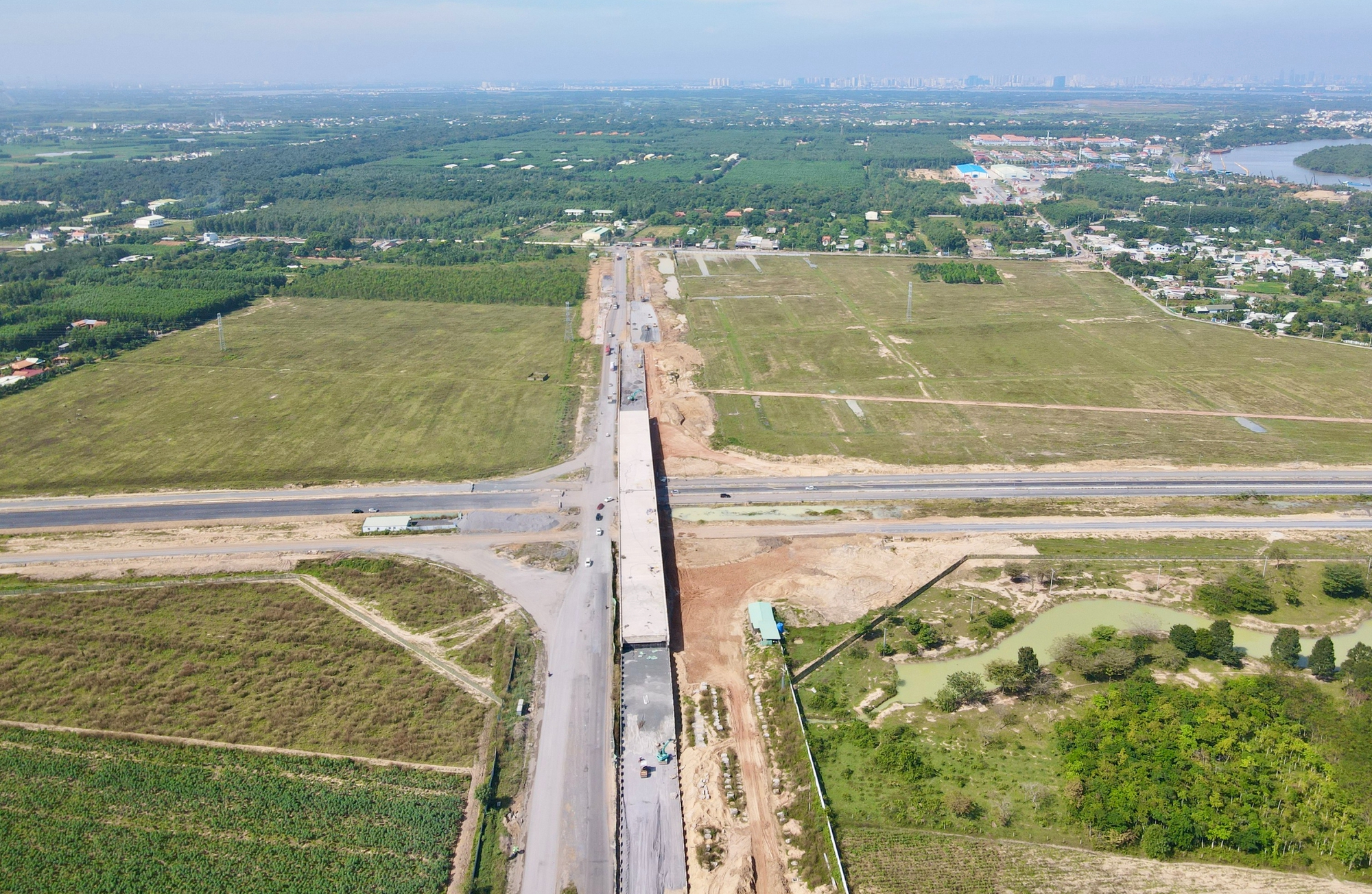 Chạy đua trên công trường Vành đai 3 TP.HCM qua Đồng Nai- Ảnh 23. Chạy đua trên công trường Vành đai 3 TP.HCM qua Đồng Nai- Ảnh 23.