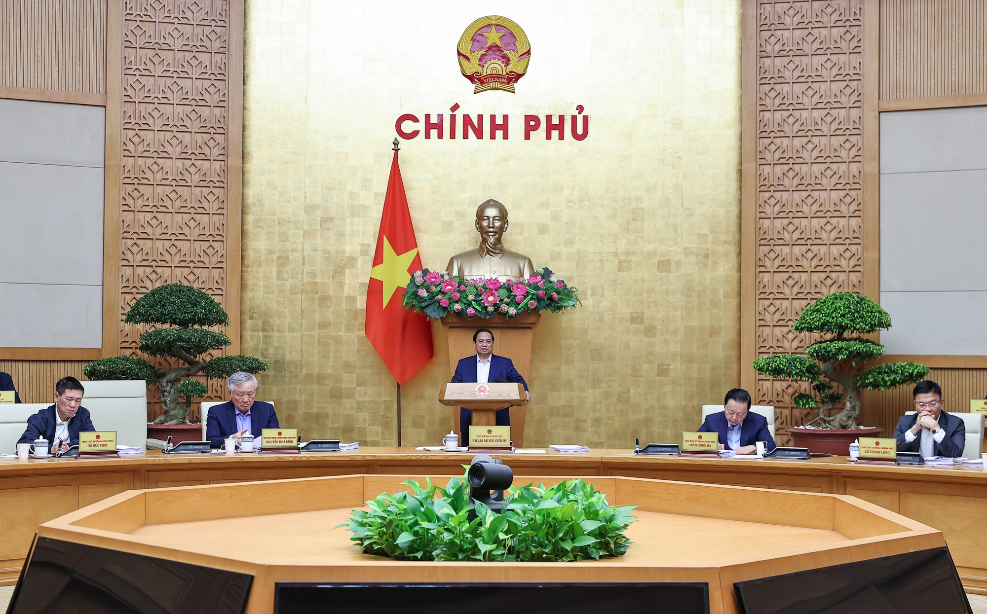 Thủ tướng: Phải bảo đảm "mọi người đều c&oacute; nh&agrave;, mọi gia đ&igrave;nh đều c&oacute; Tết"- Ảnh 2.