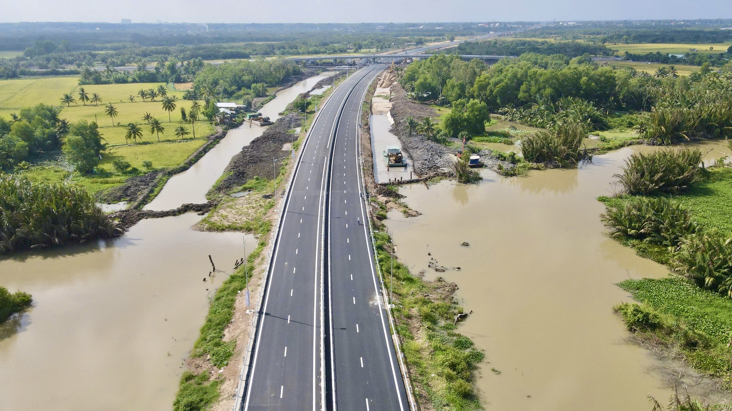 Chạy đua trên công trường Vành đai 3 TP.HCM qua Đồng Nai- Ảnh 4. Chạy đua trên công trường Vành đai 3 TP.HCM qua Đồng Nai- Ảnh 4.