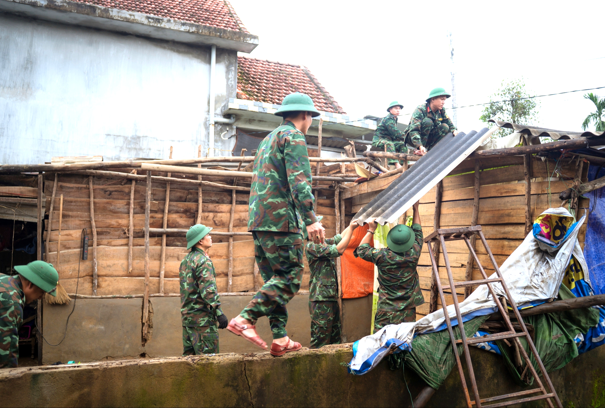 Huế: Khởi c&ocirc;ng x&acirc;y dựng nh&agrave; ở cho người d&acirc;n bị thiệt hại do mưa lụt t&agrave;n ph&aacute;- Ảnh 2.